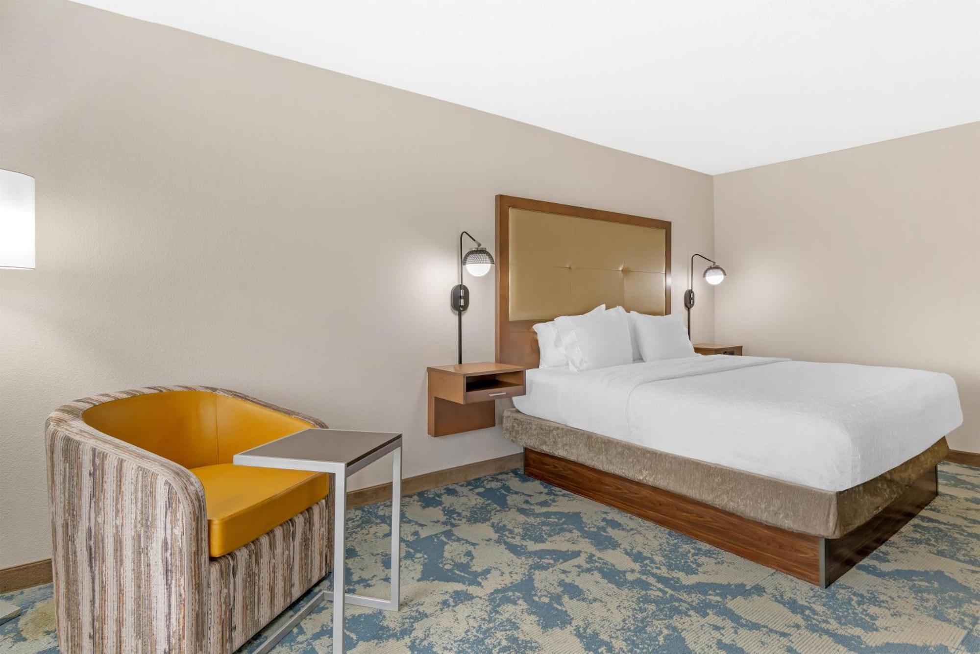 Queen Room with Two Queen Beds with Bath Tub - Mobility and Hearing Access