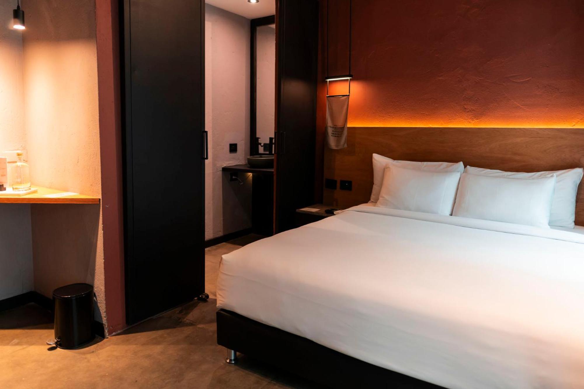 Standard Queen Room