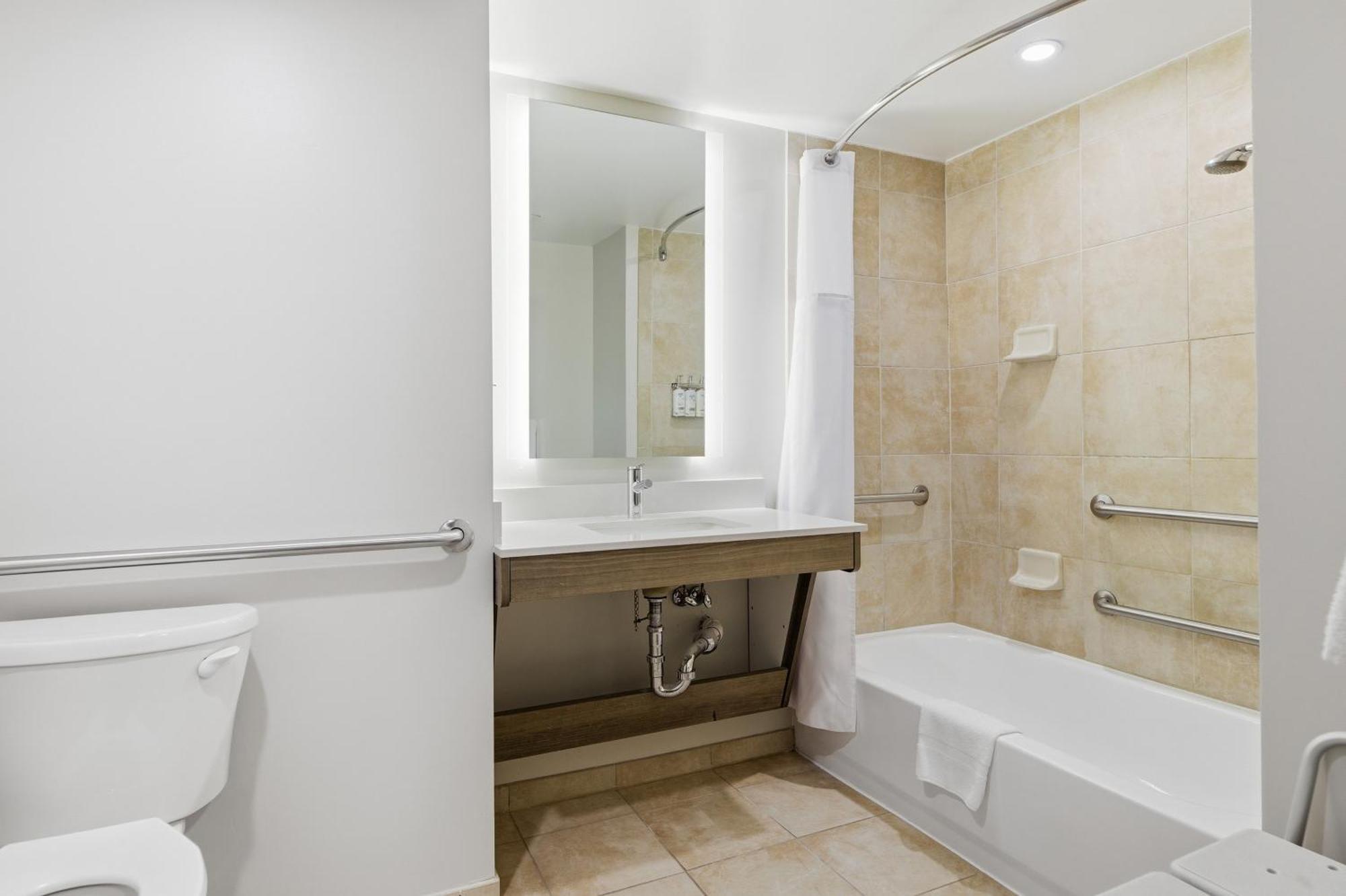 King Suite Communications Mobility Accessible Tub