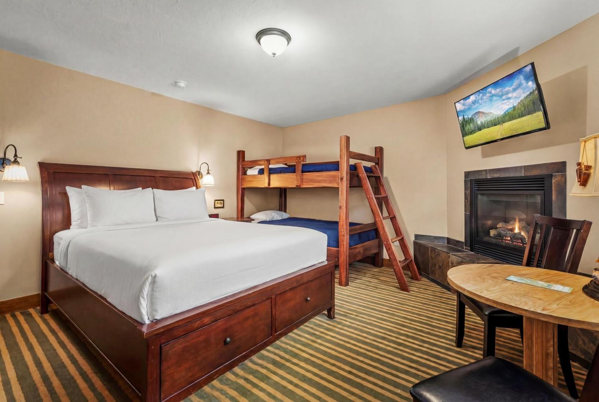 Queen Room Bunk Beds-Garden View