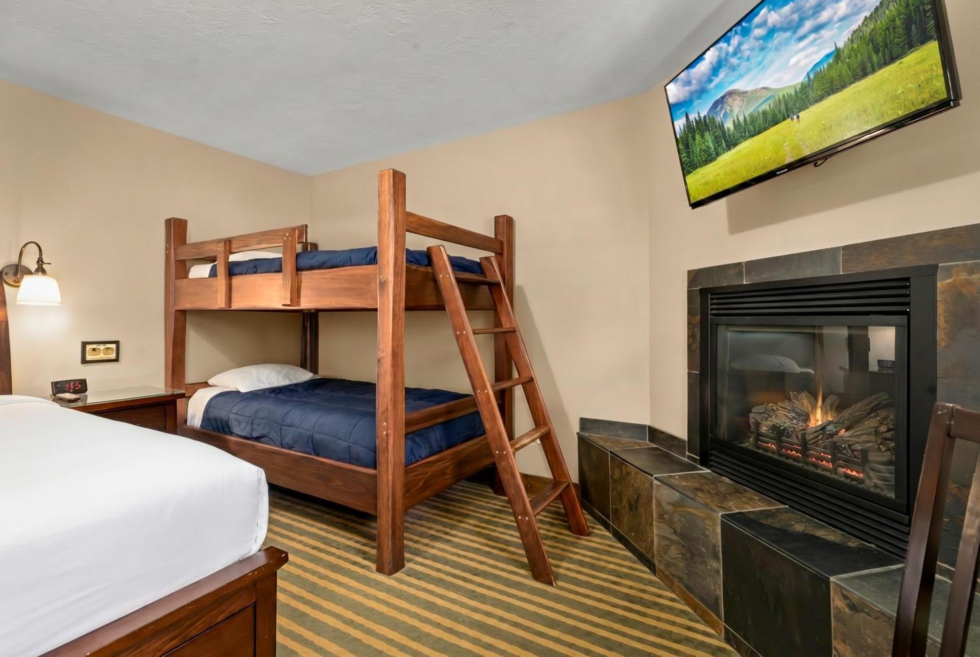 Queen Room Bunk Beds-Garden View