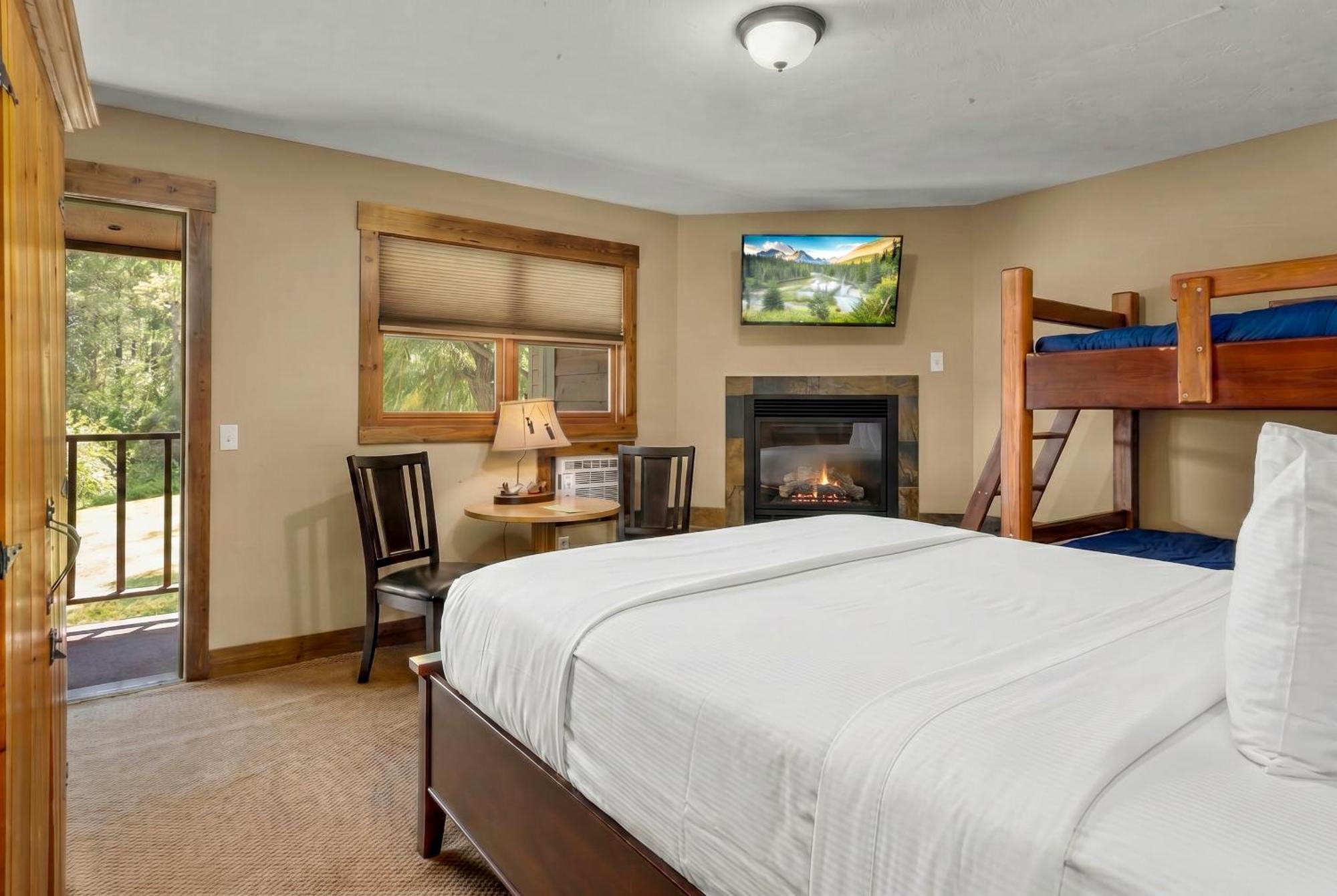 Queen Room Bunk Beds-Garden View