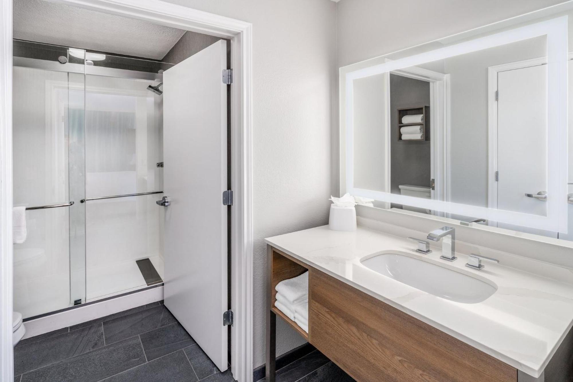 King Studio Suite