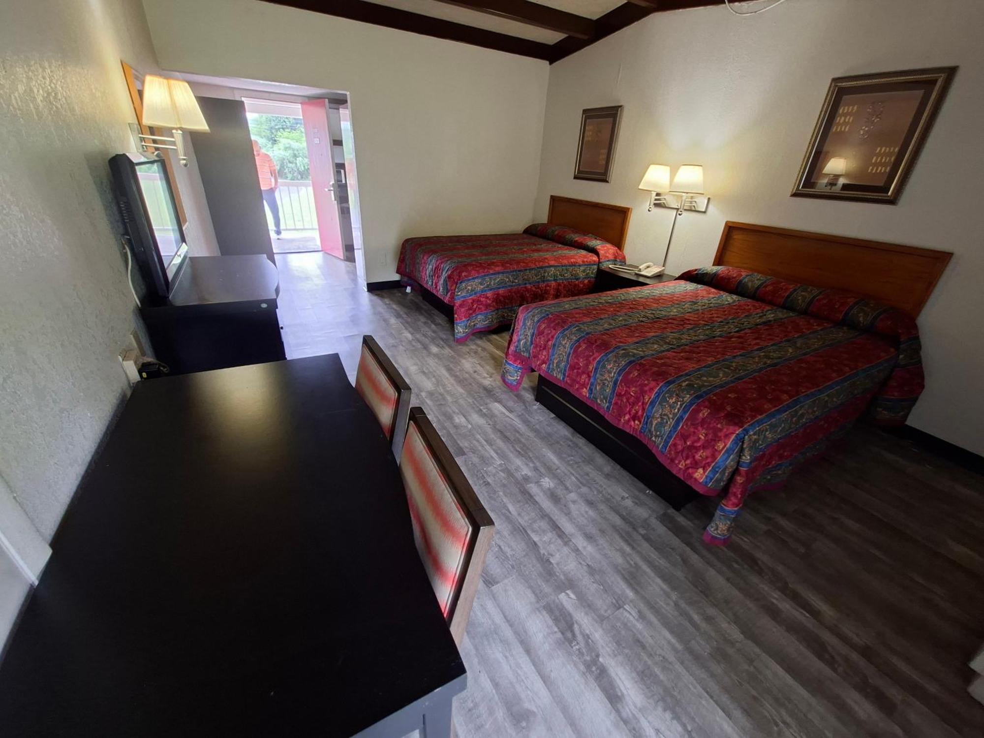 2 Full Beds Non-Smoking