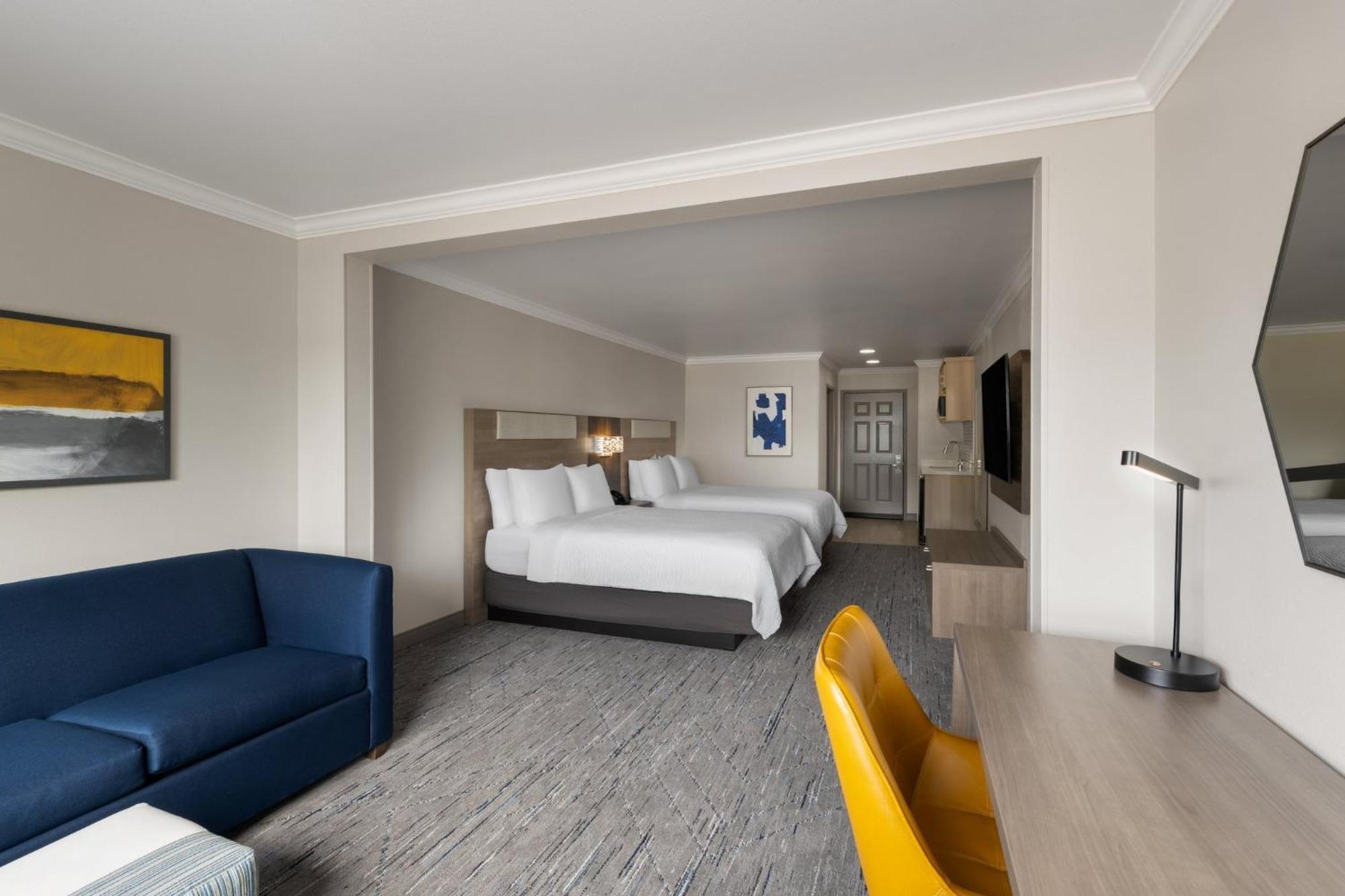 Queen Suite Two Queen Beds
