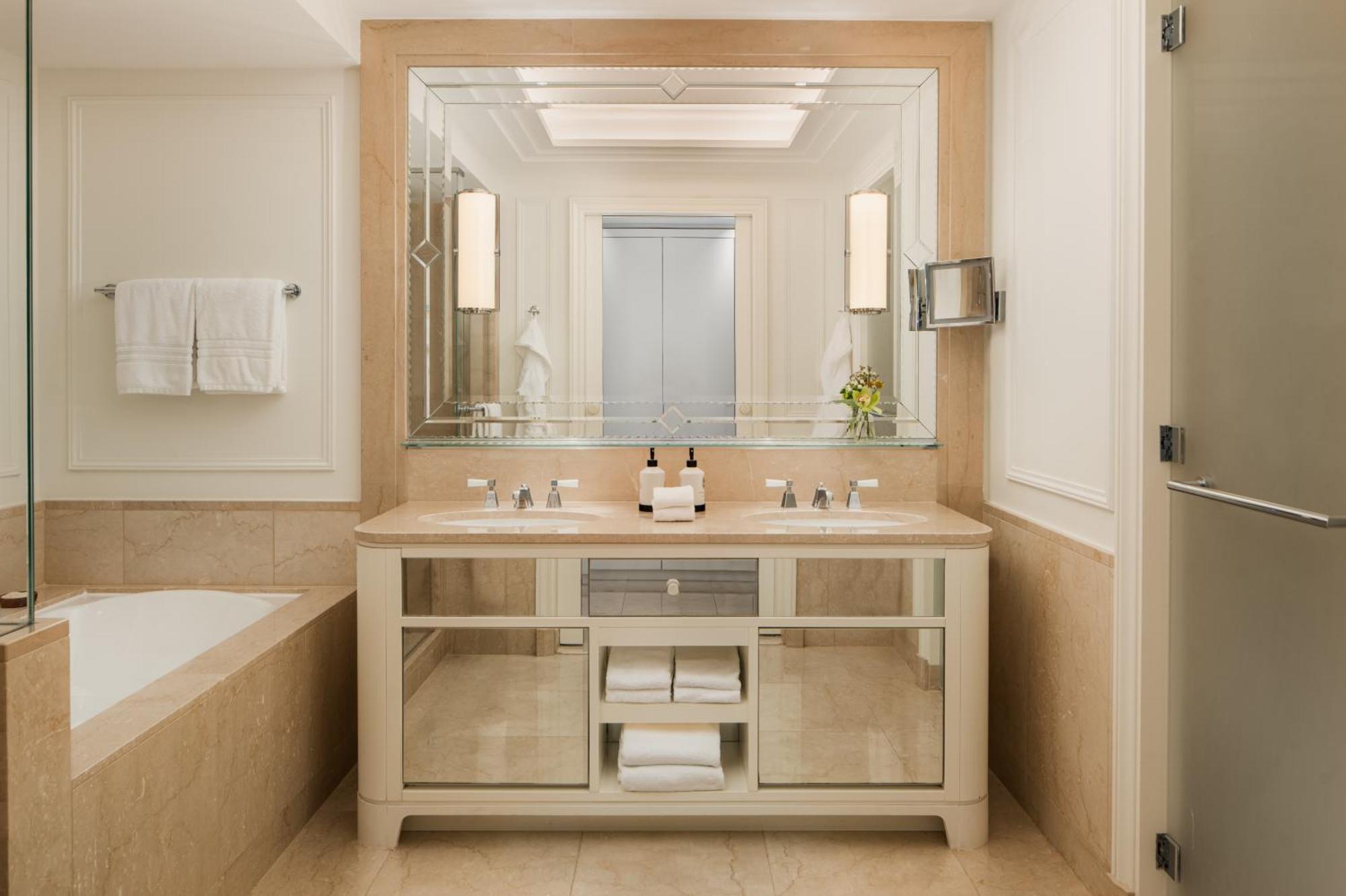 Four Seasons Executive King Suite
