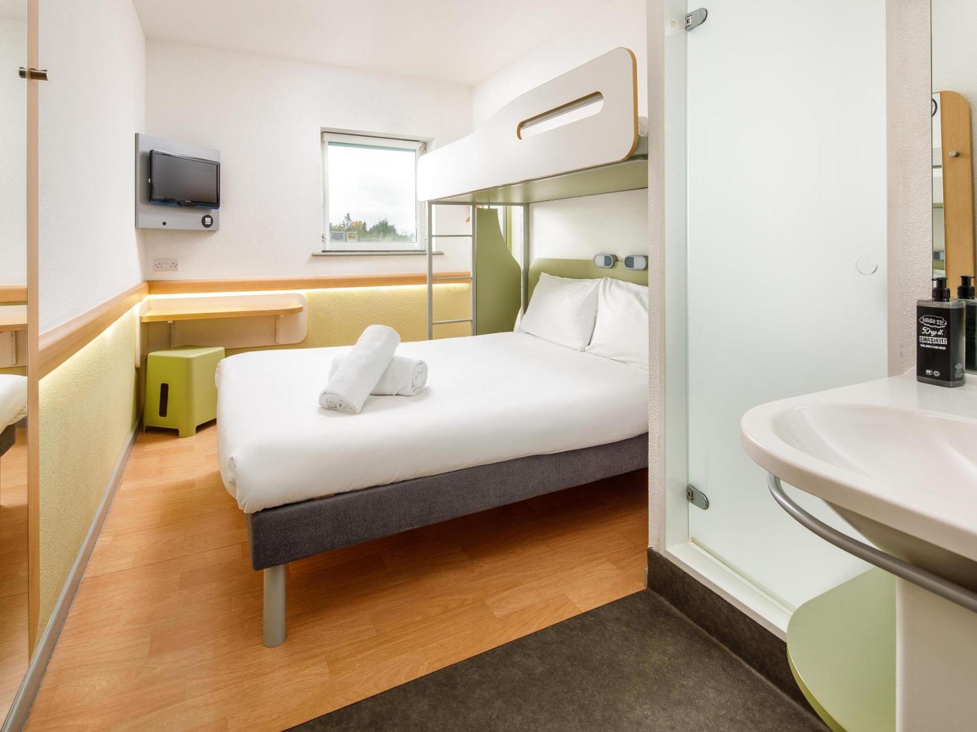 Standard room One Double One Single Beds