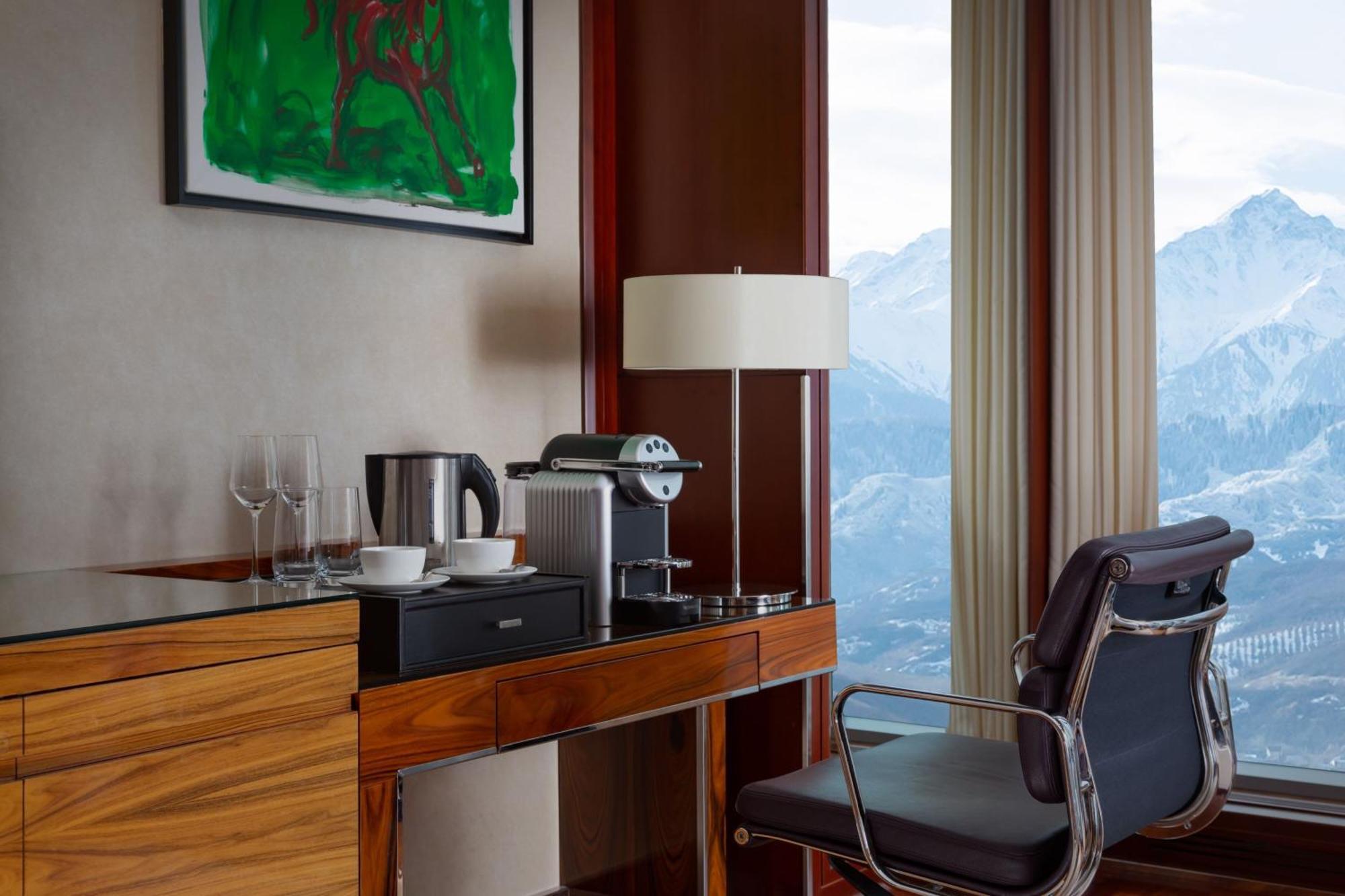 Deluxe Room Guest Room One King City View