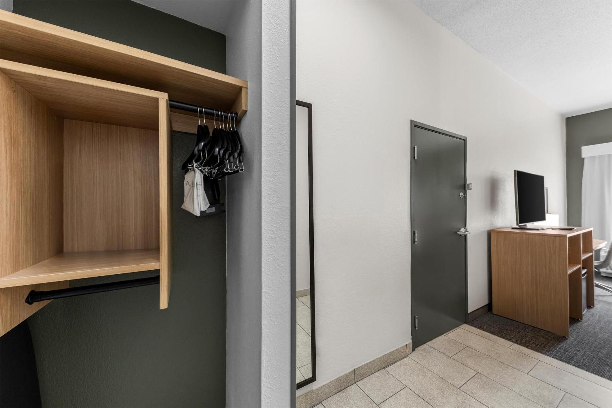 King Room Roll Shower Mobility Hearing Access