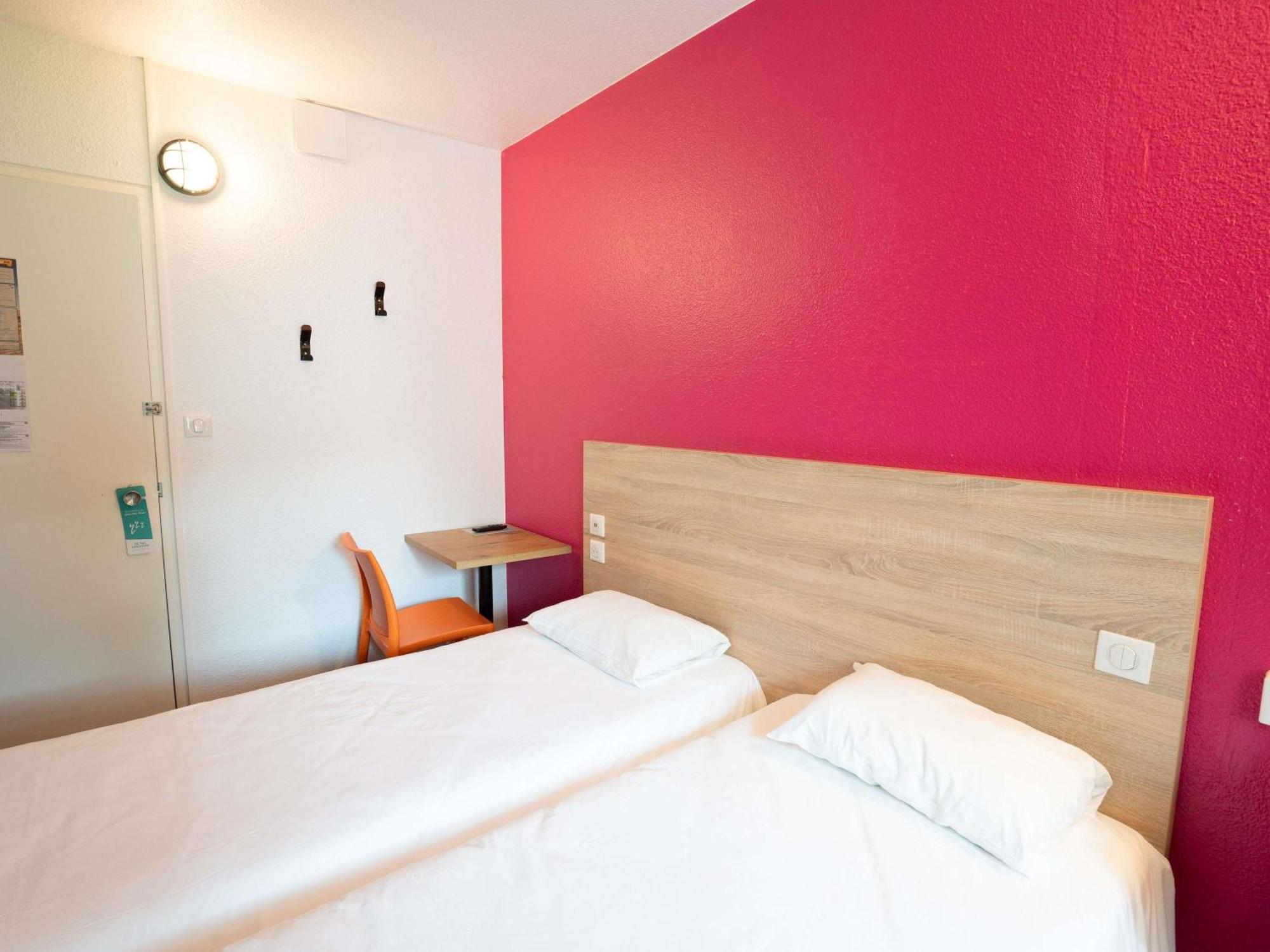 Twin Side Car Room