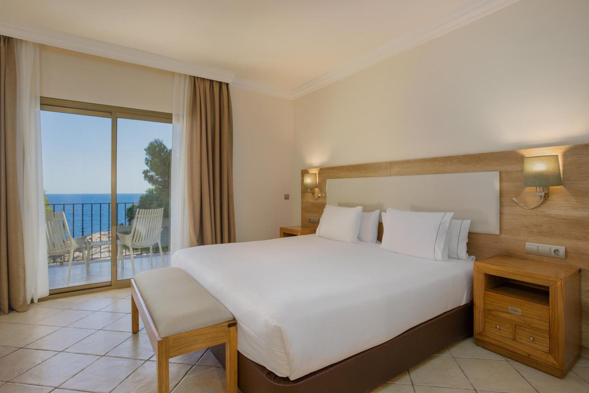 Double or Twin Room Sea View