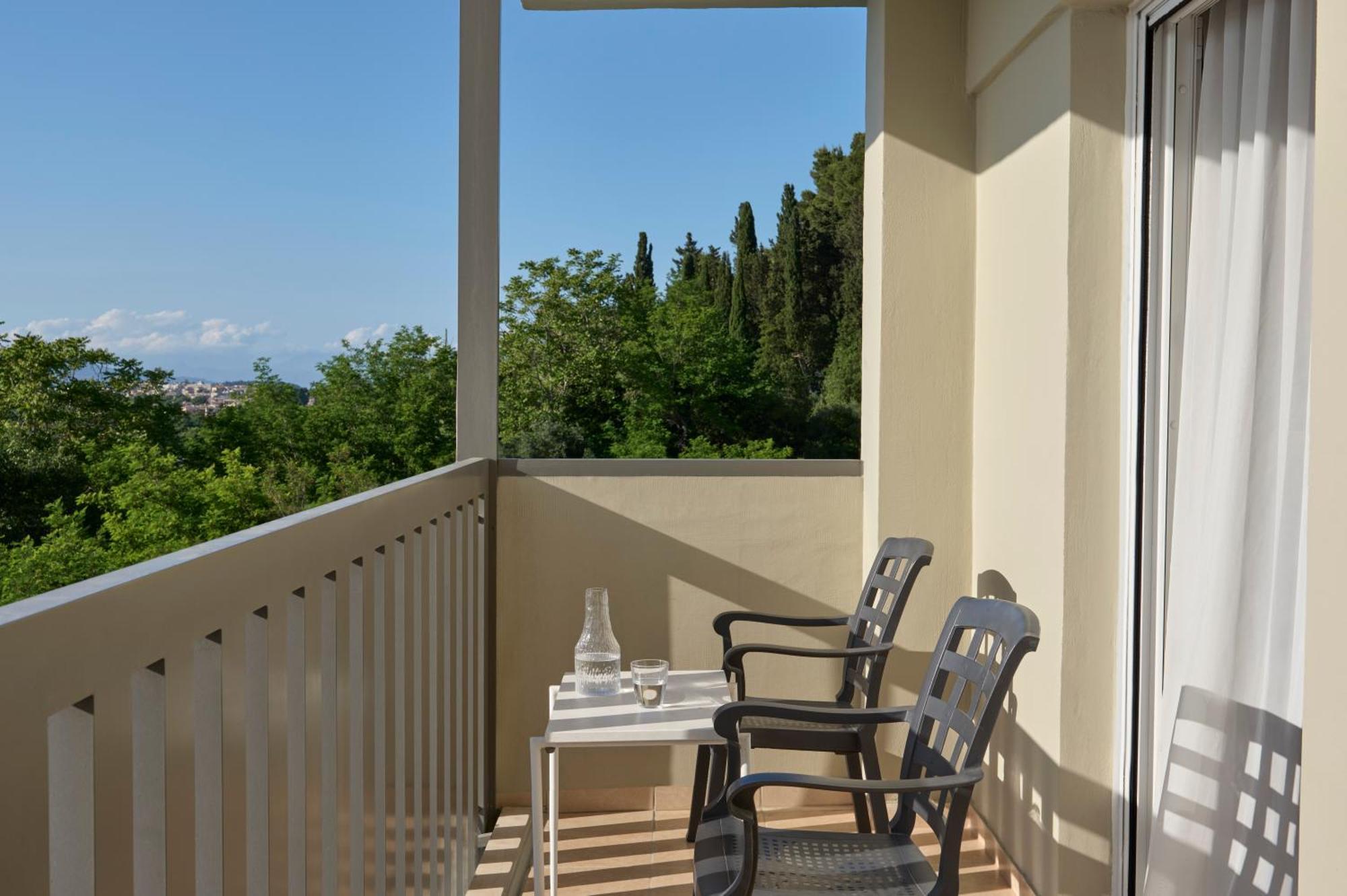 Double Room Mountain or Pool View