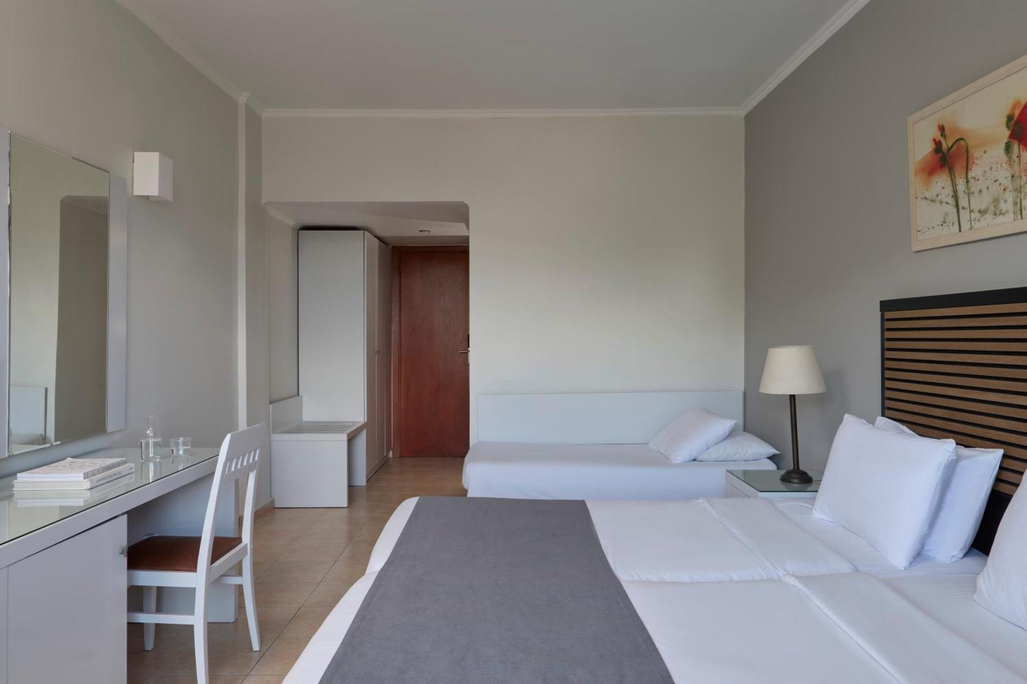 Double Room Mountain or Pool View