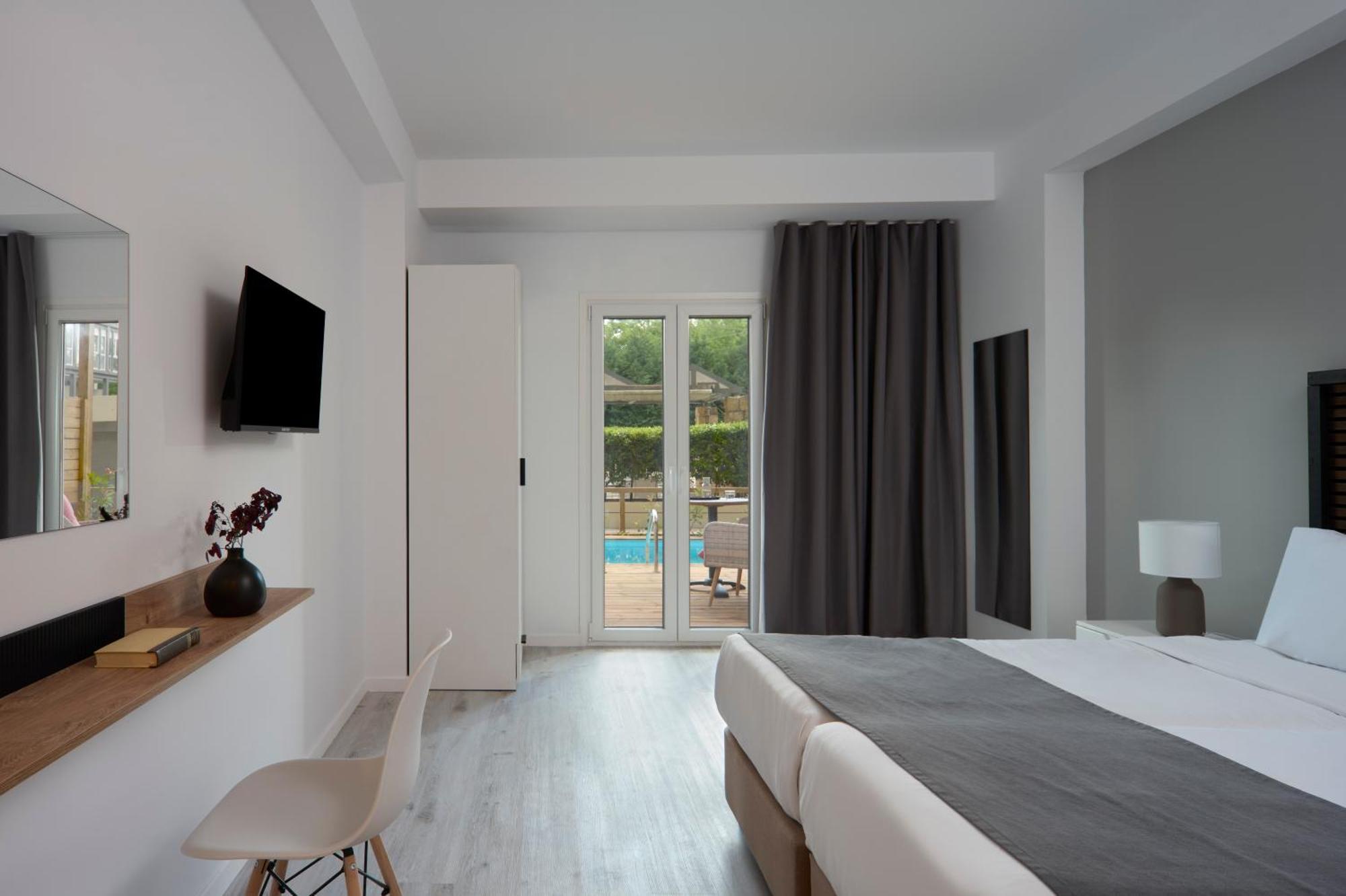 Double or Twin Room Sharing Pool