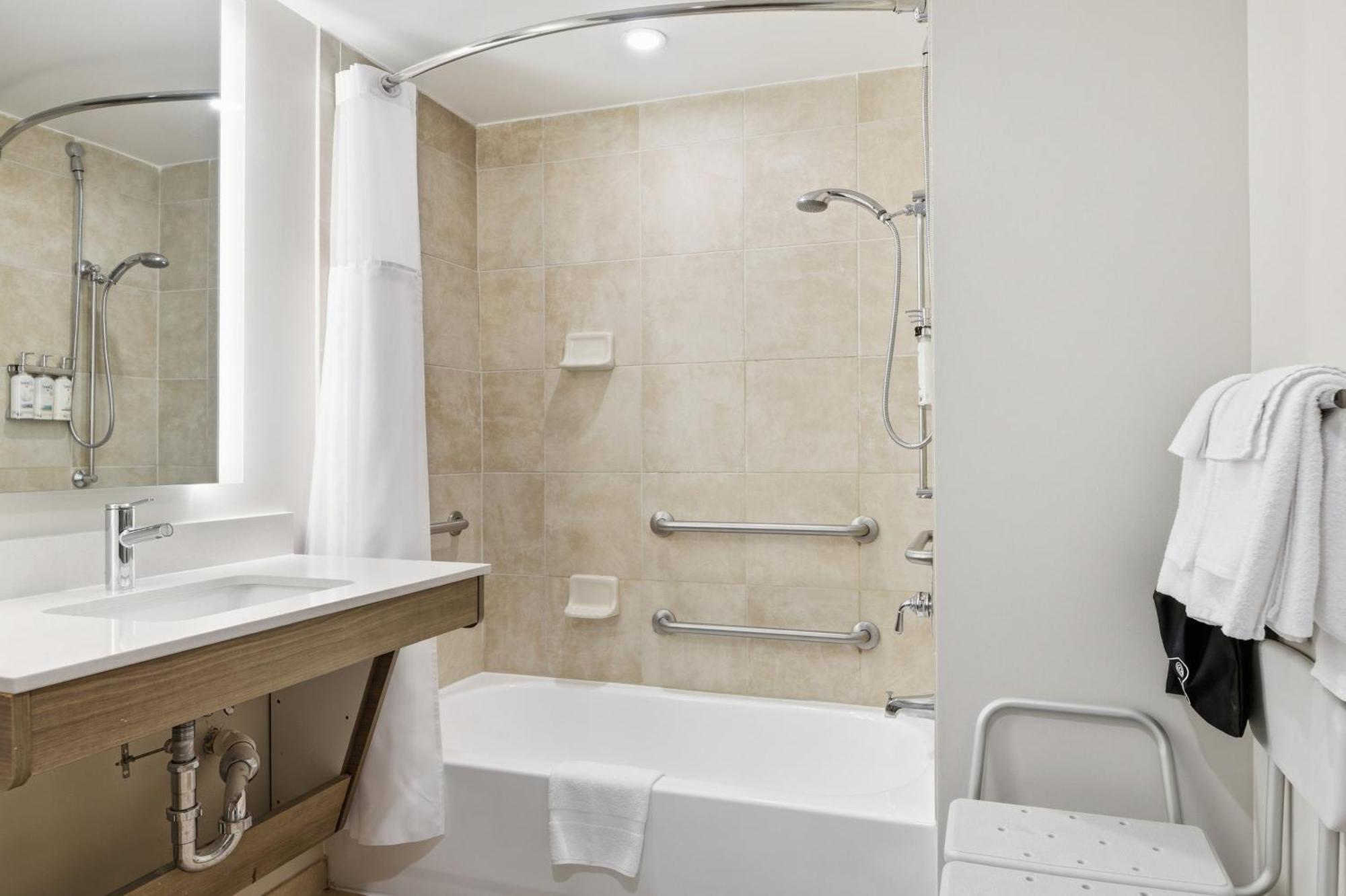 King Suite Communications Mobility Accessible Tub