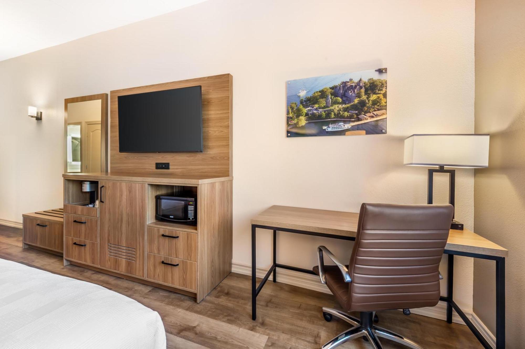 Queen Room Two Queen Beds Word Desk Non-Smoking