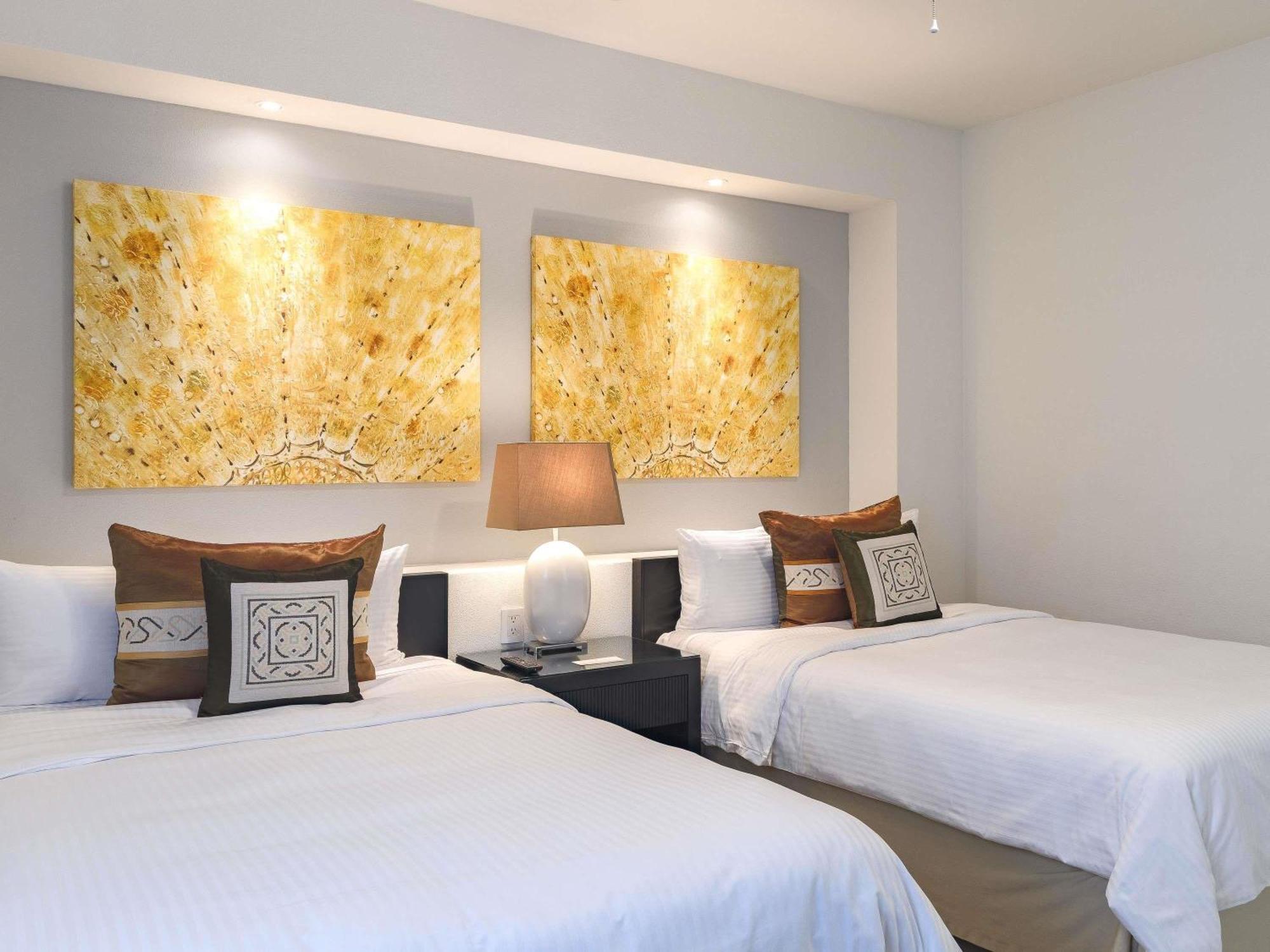 One-Bedroom King Room Two Double Beds Private Pool Balcony or Kitchen