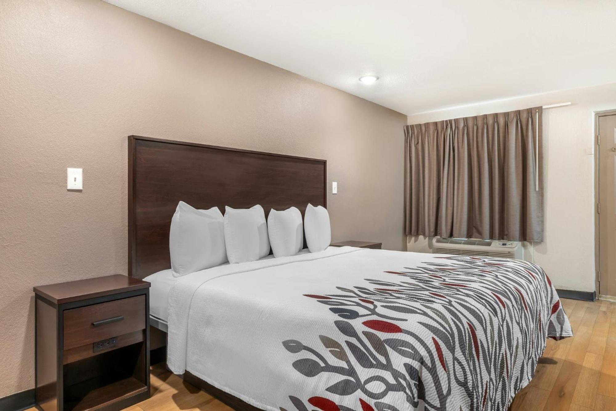 Deluxe King Room Disability Access Non-Smoking