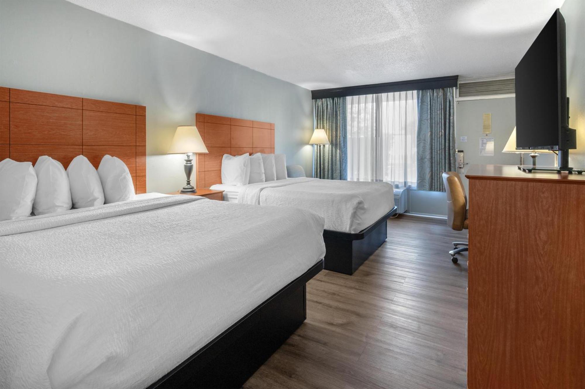 Queen Room Two Queen Beds Pet-Friendly or Non-Smoking