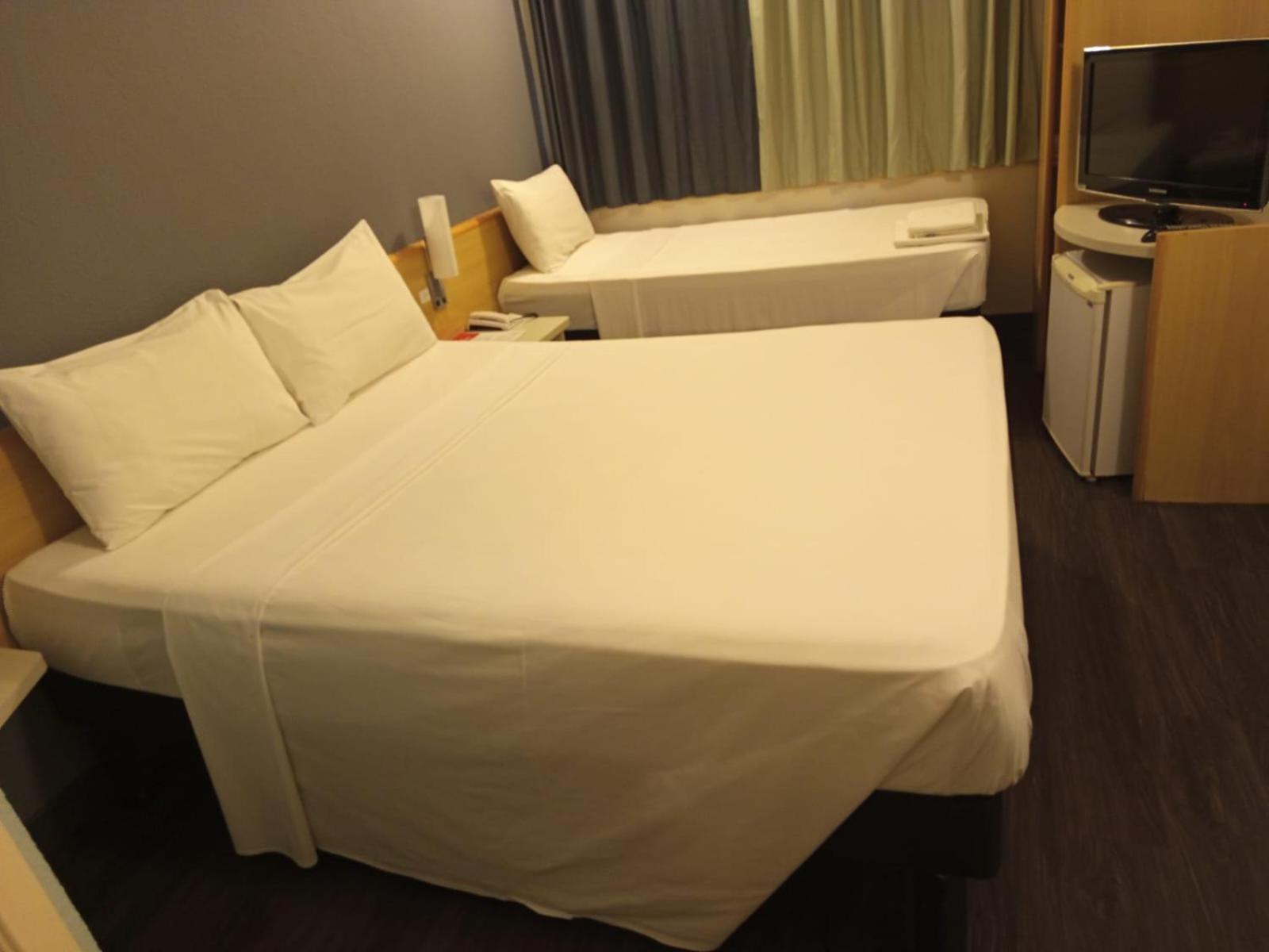 Quarto Standard com 1 Cama de Casal e 1 de Solteiro