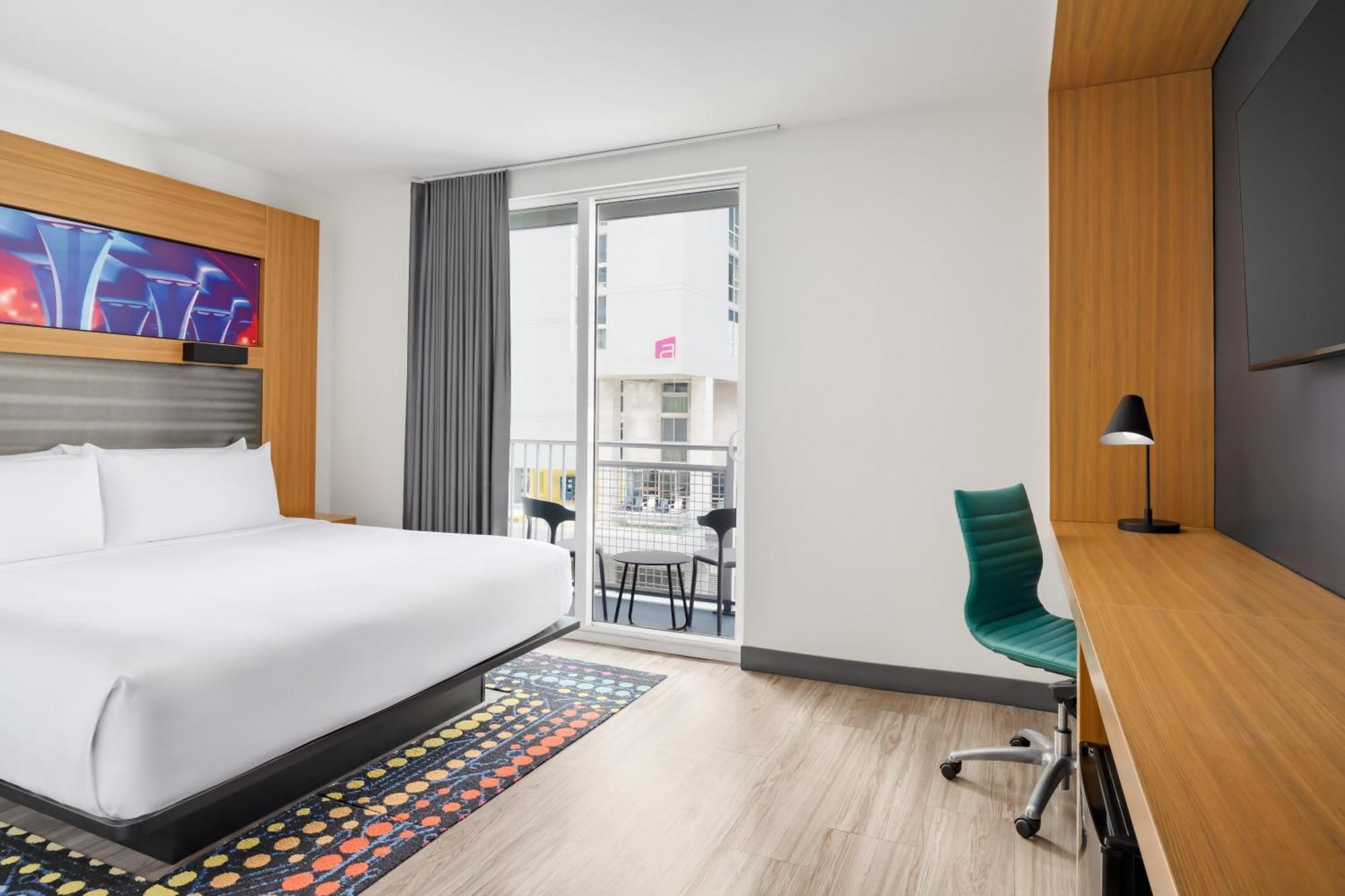 King Room City View Balcony High Floor or Mobility Hearing Accessible Roll Shower,1771828280:JPEG
