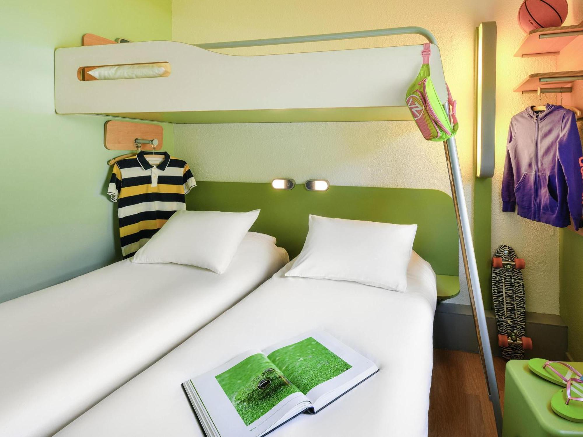 Classic Triple Room Three Single Beds