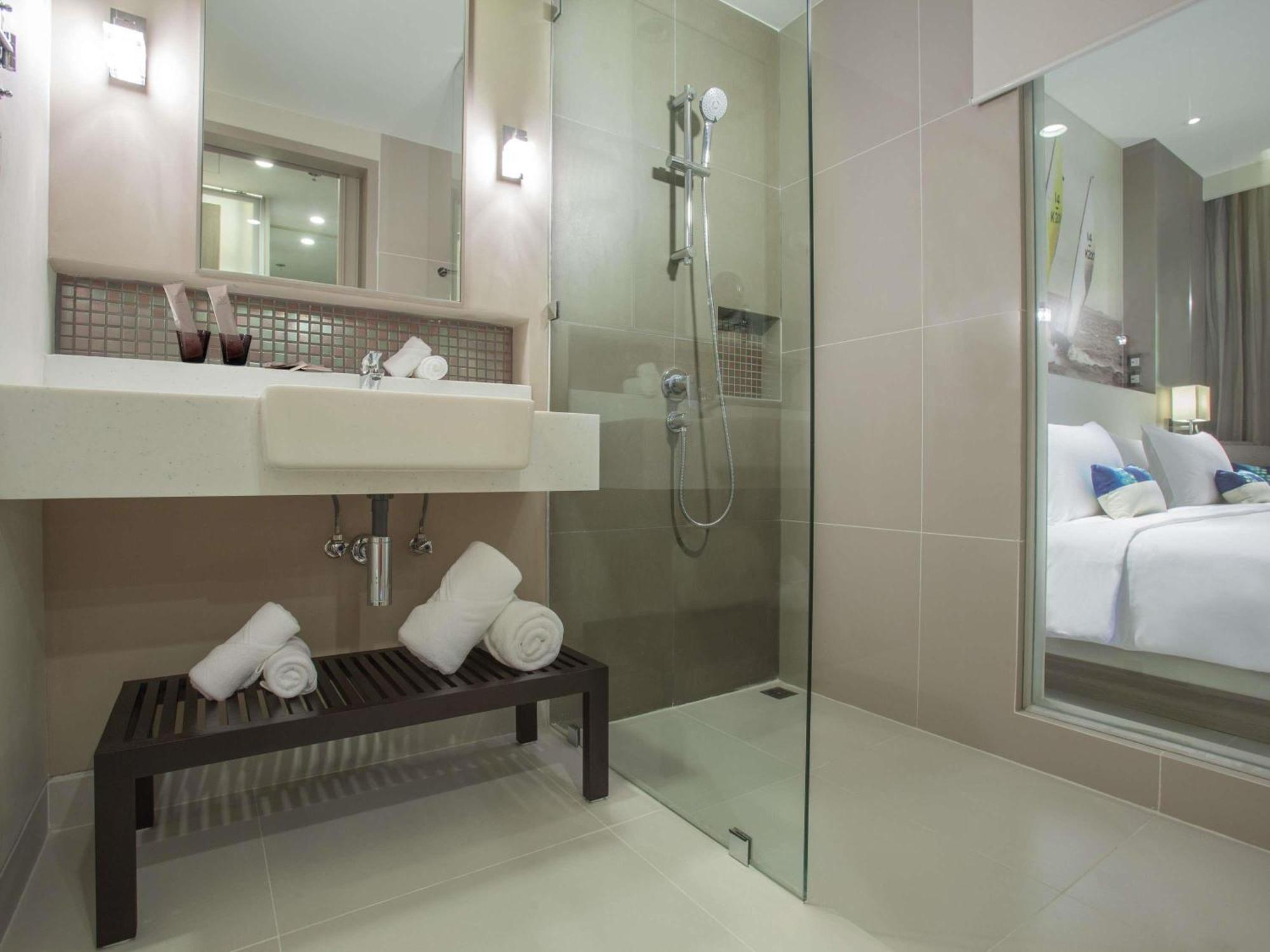 Deluxe King Room Ocean View