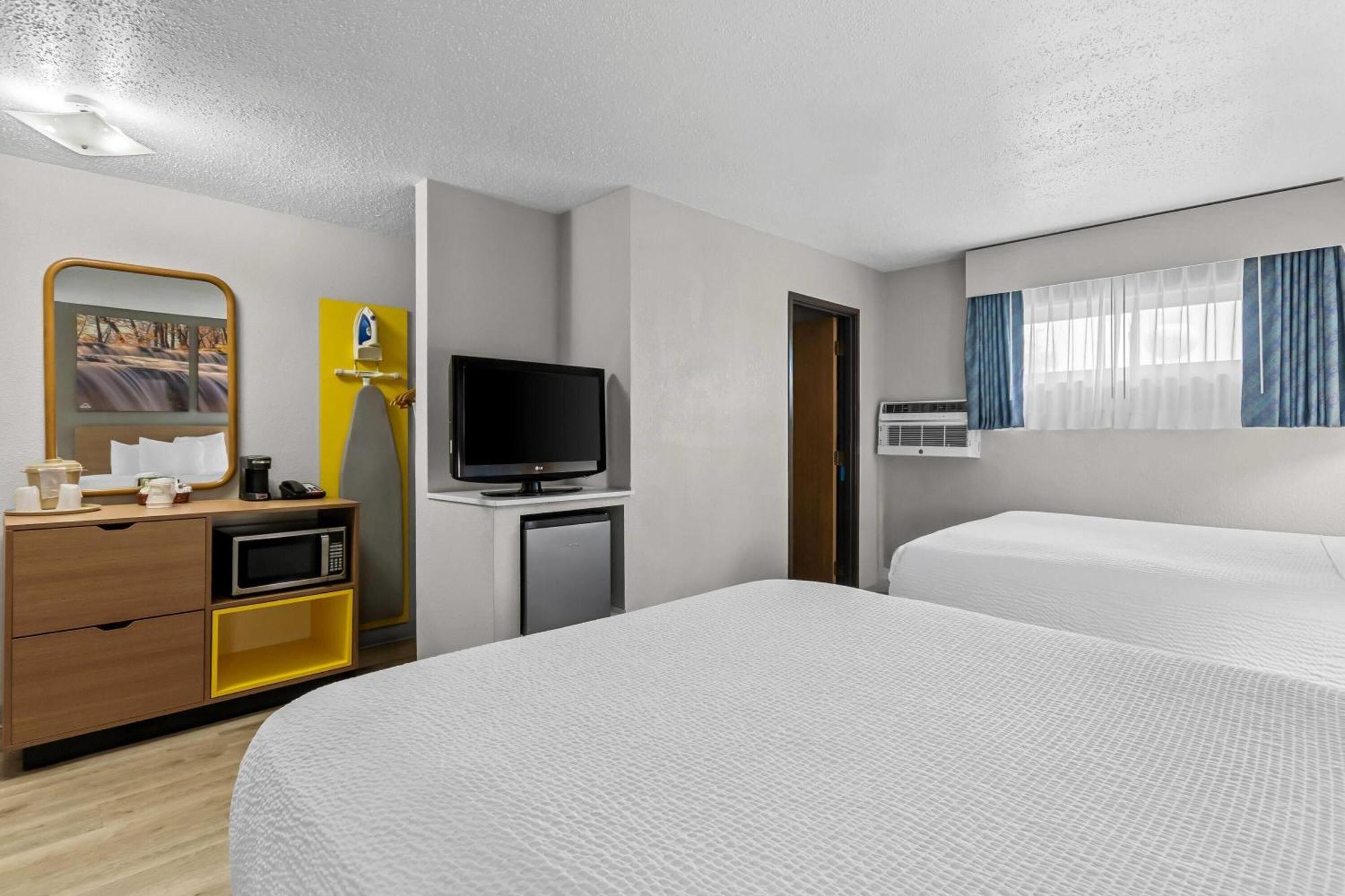 Deluxe Double Room with Two Double Beds - Non-Smoking