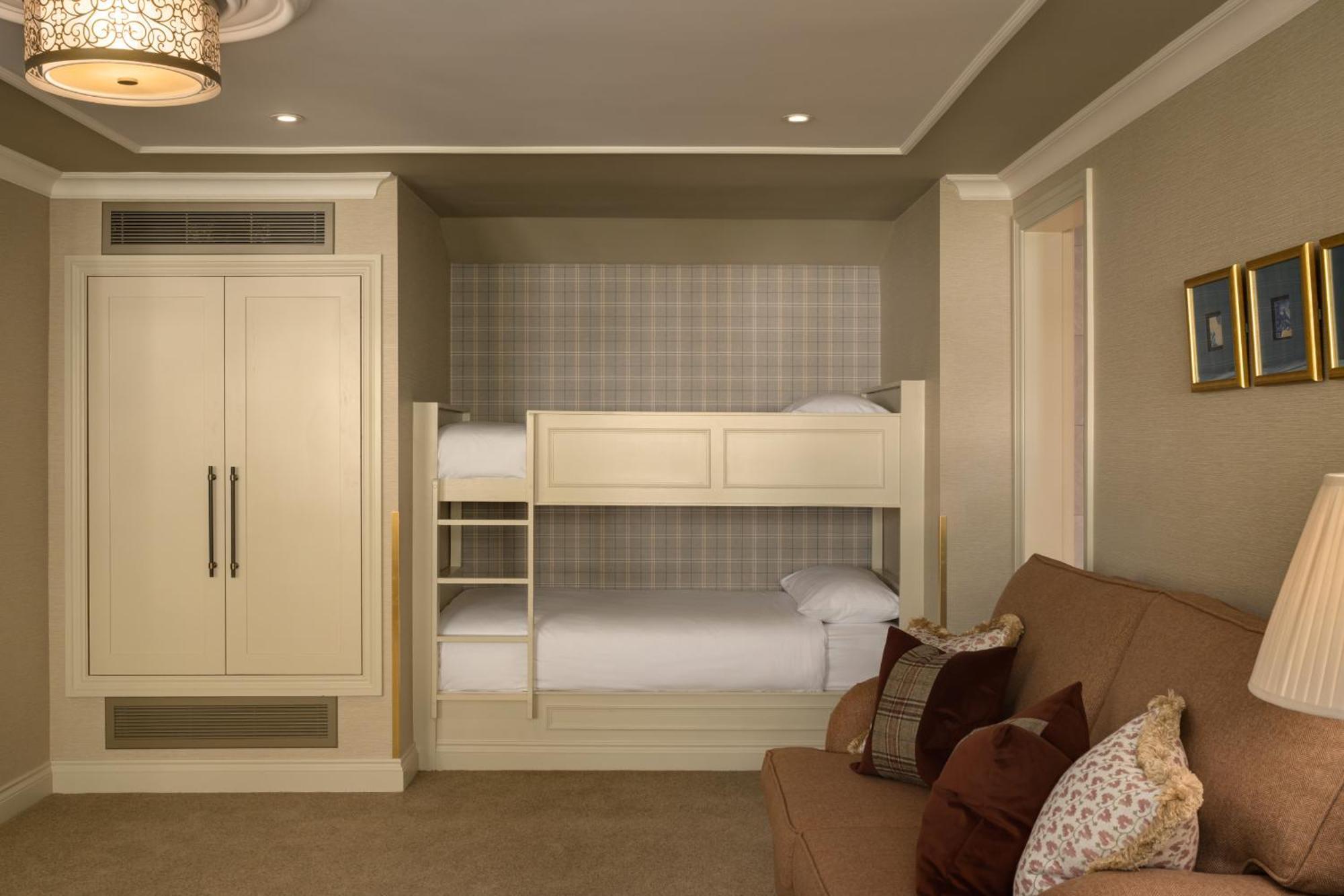 Deluxe Family Suite