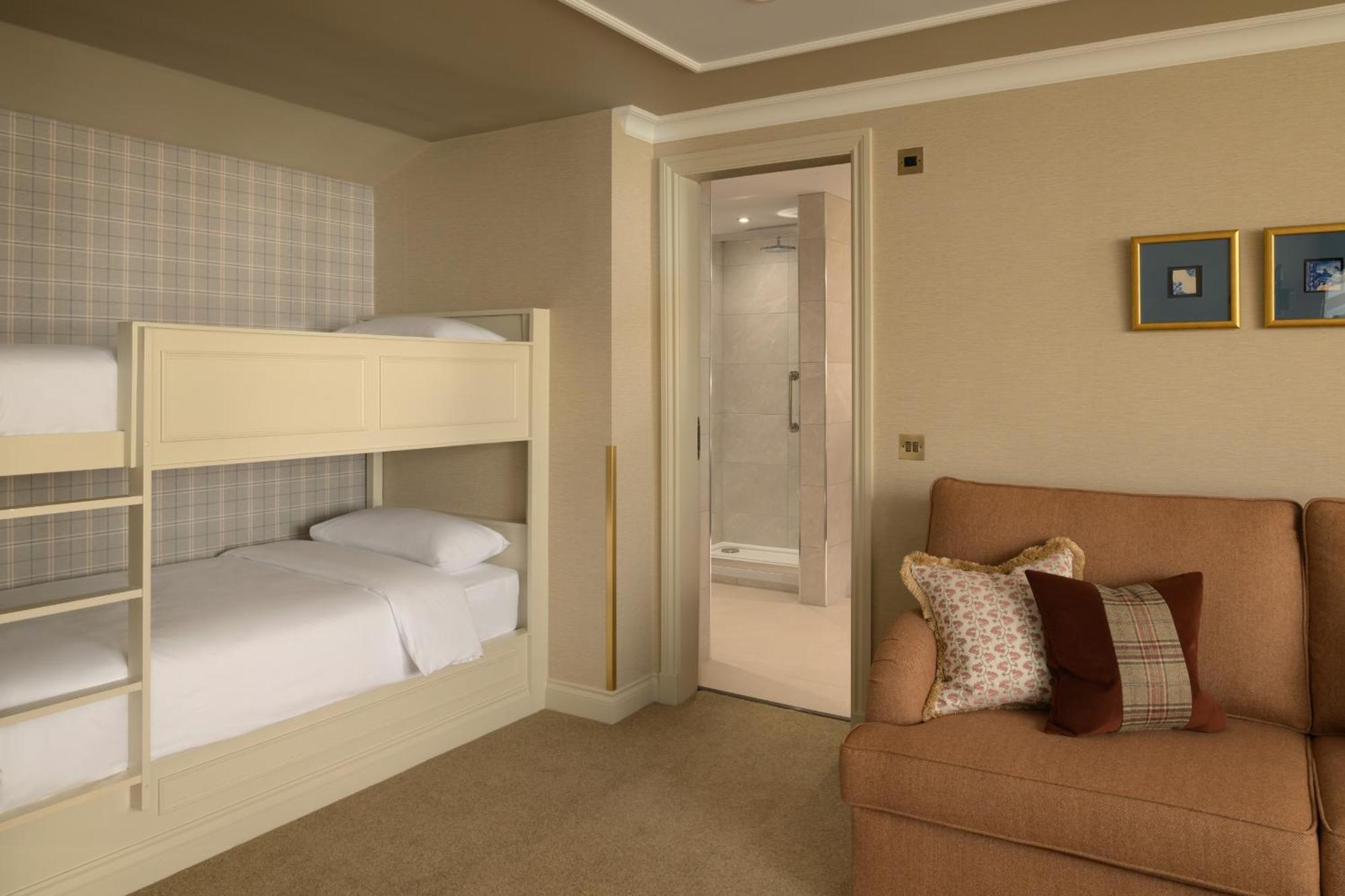 Deluxe Family Suite
