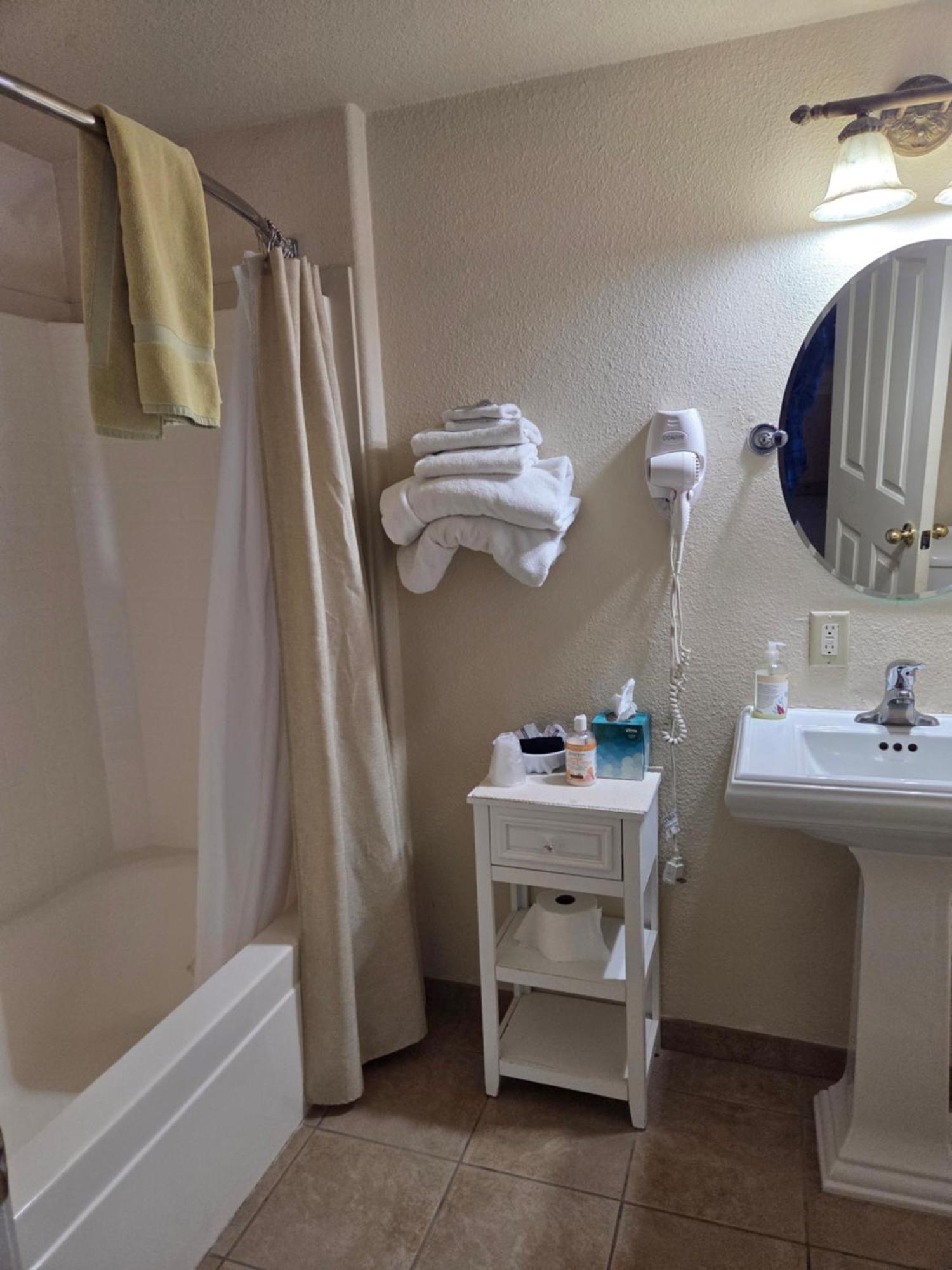 Deluxe Suite Spa Bath