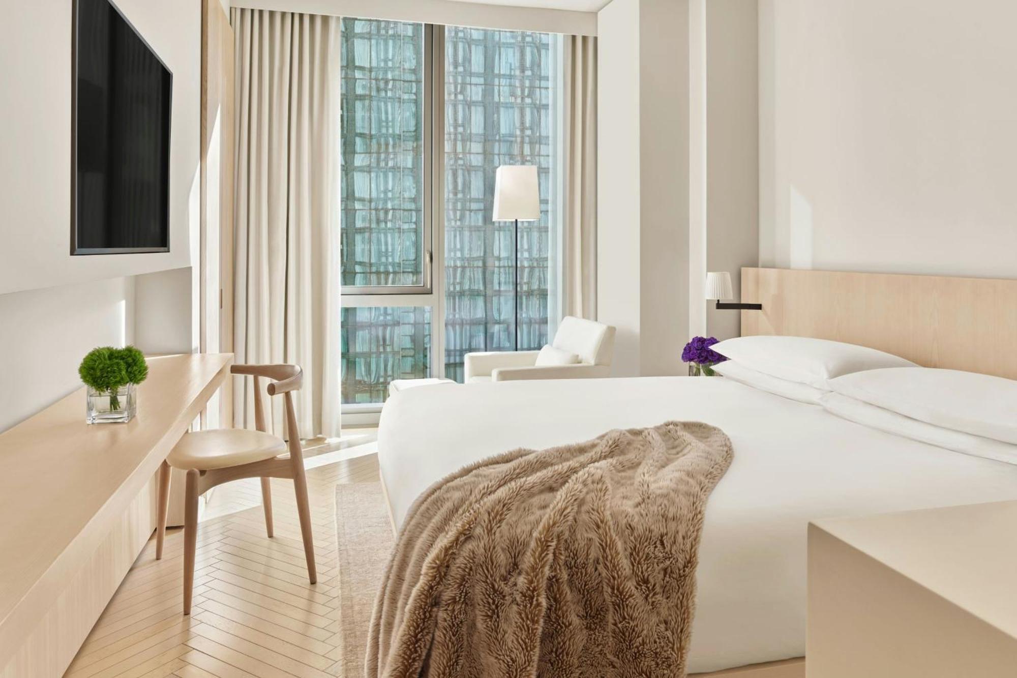Deluxe King Room City View
