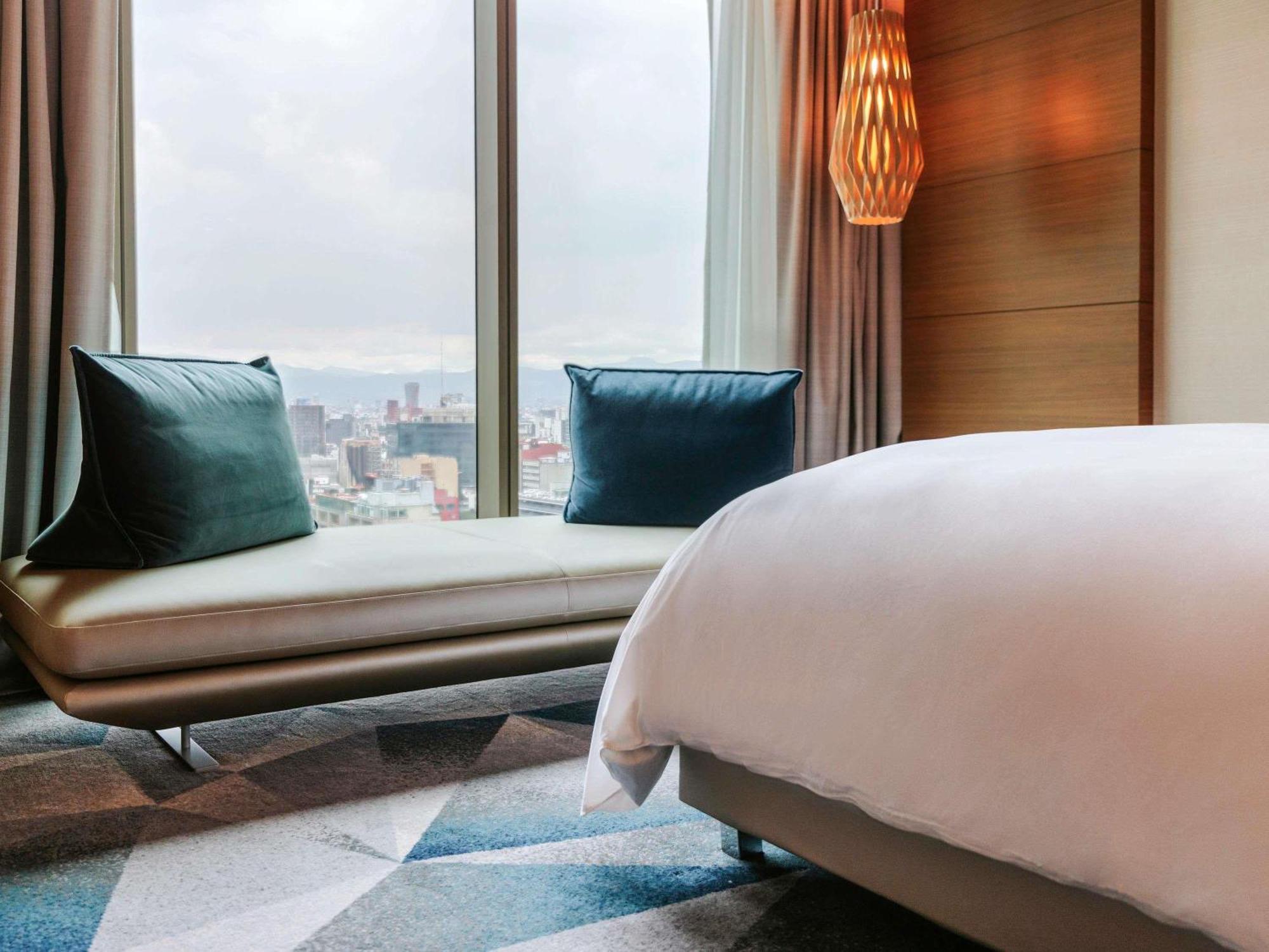 Superior King Room City View