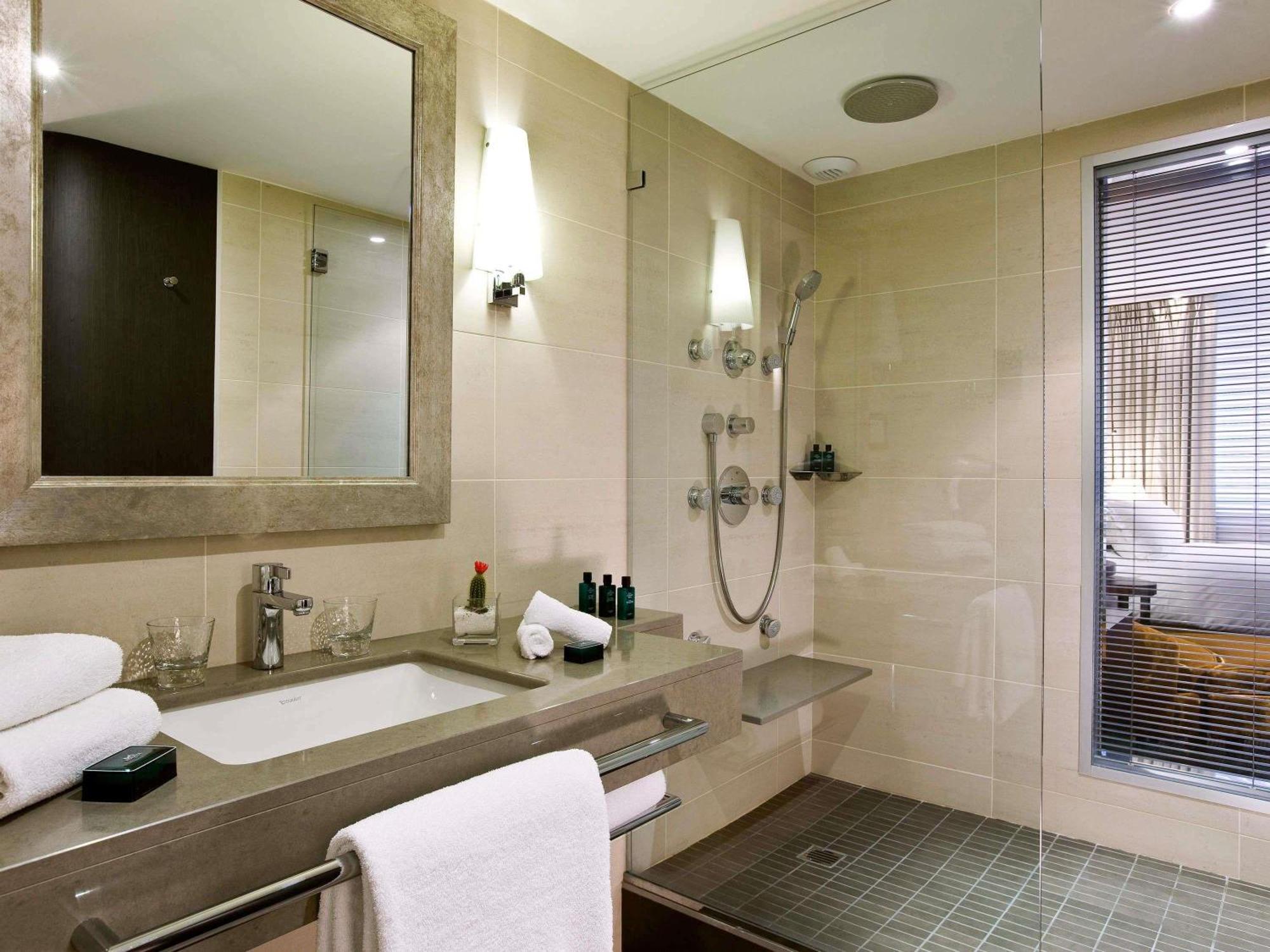 Luxury Room port view One Double Bed fitness Sofitel Spa