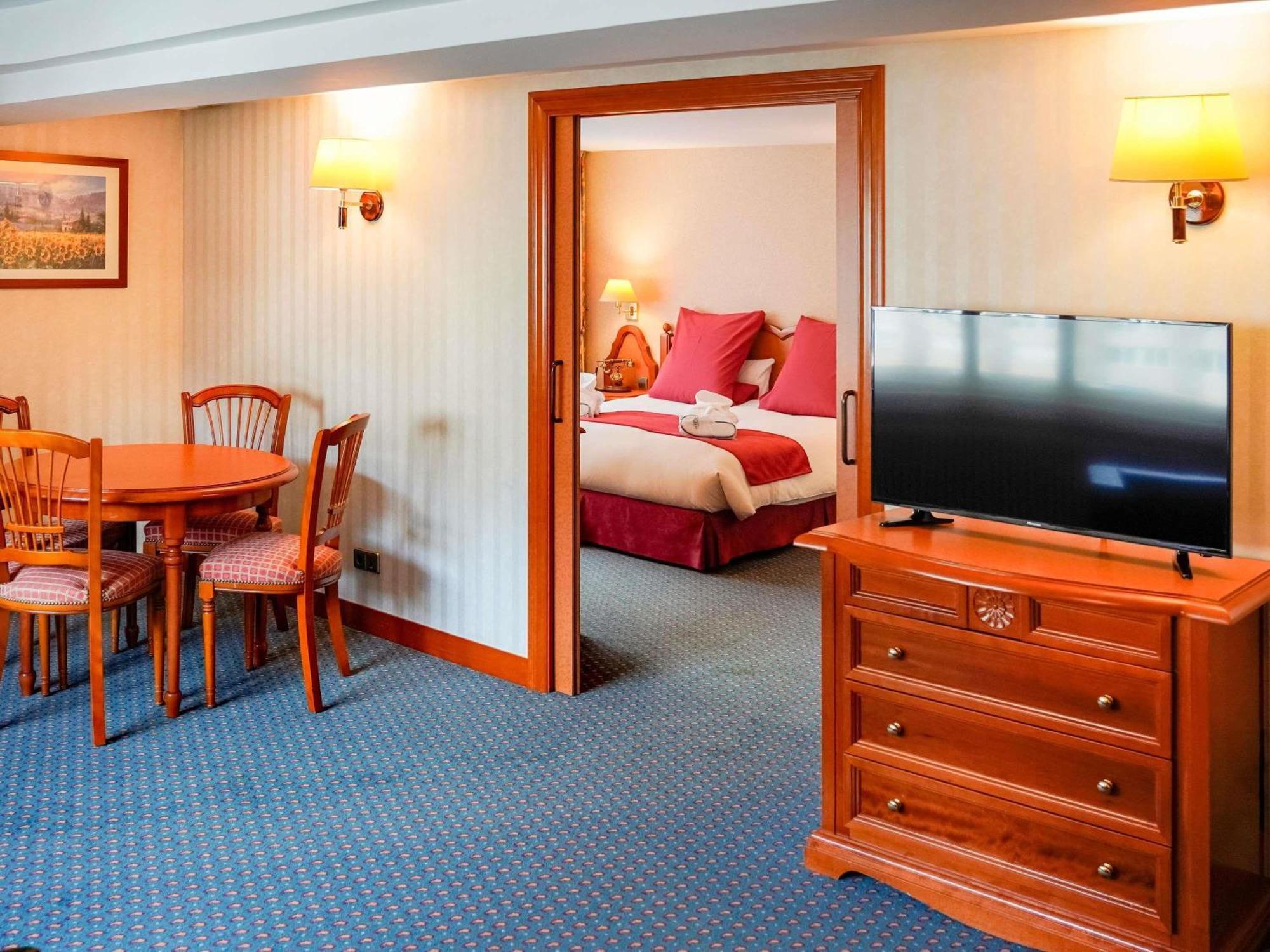 Deluxe Suite