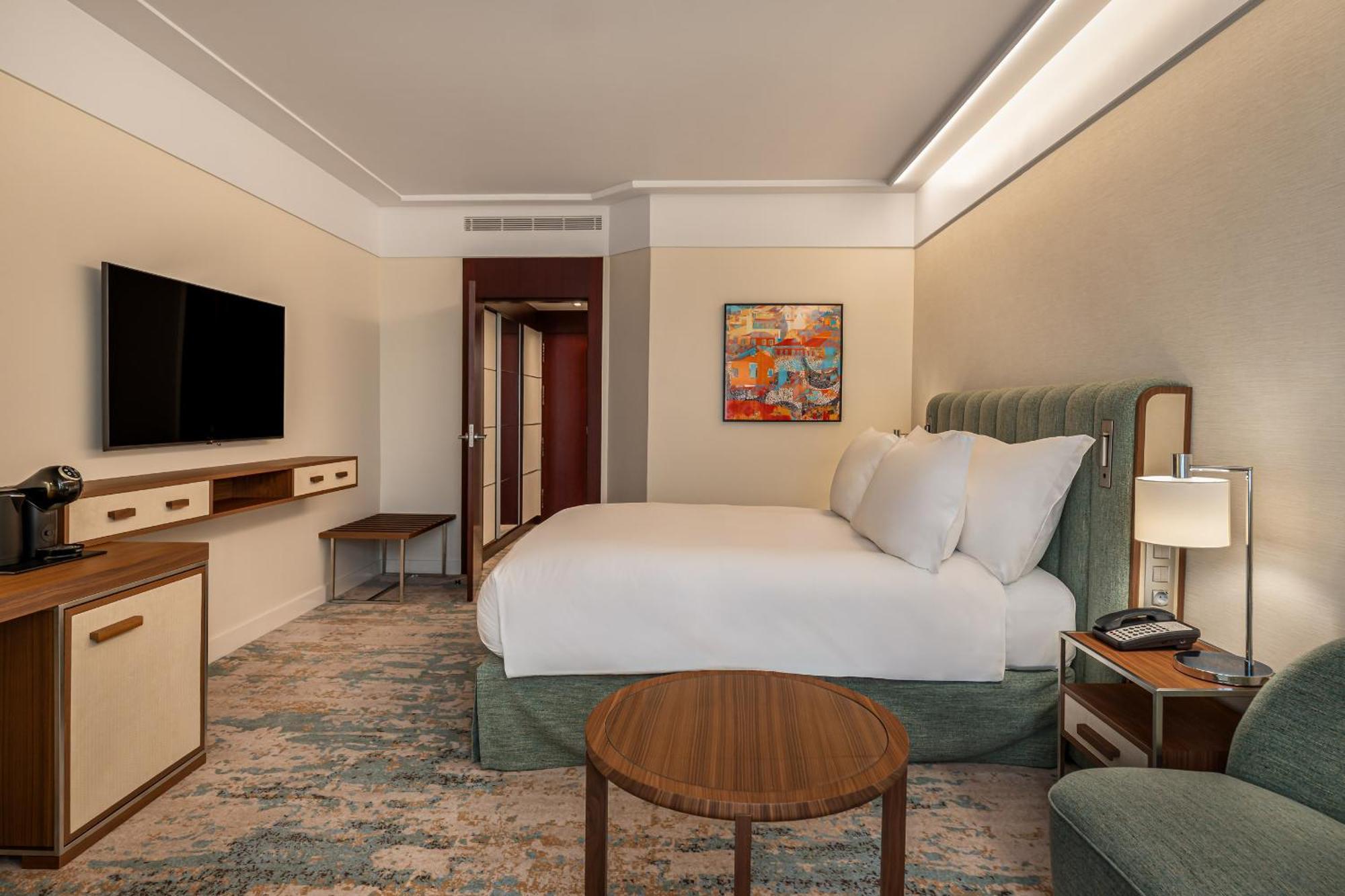 Premium Queen Room Lounge Access