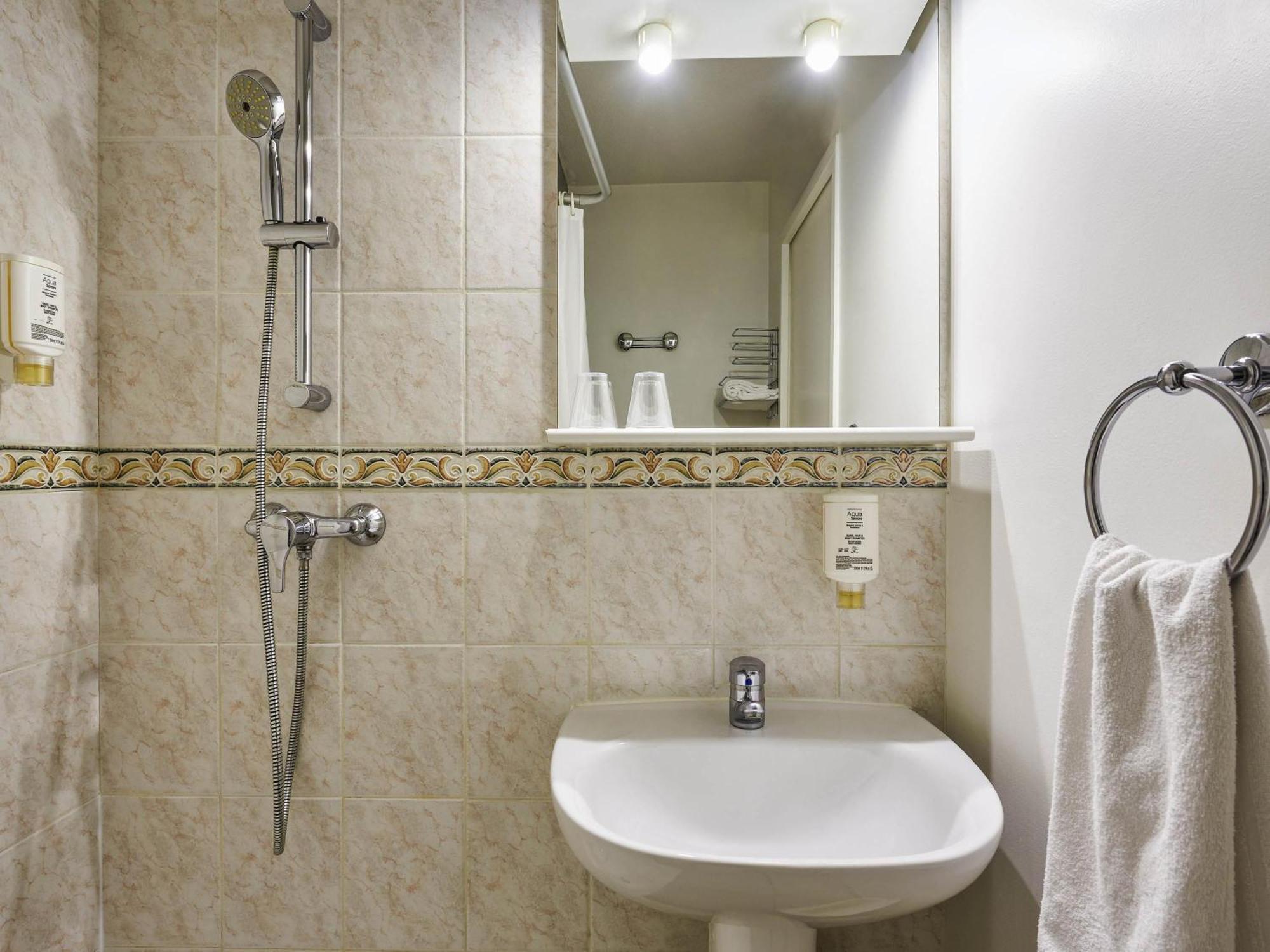 Standard Studio Shower