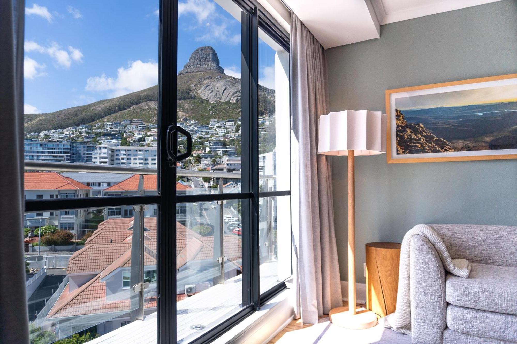 Apartment with Mountain View and Balcony