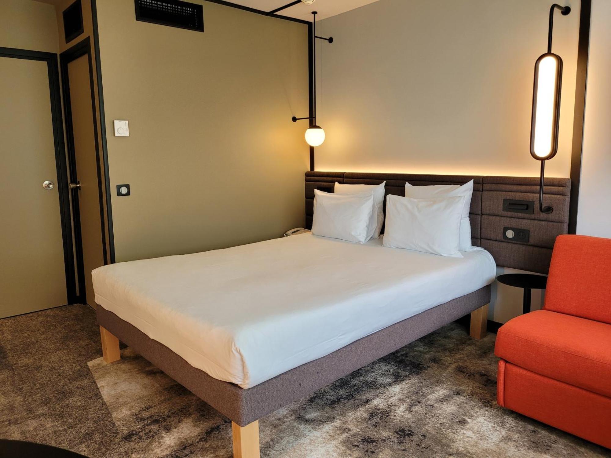 Superior Queen Room Sofa Bed
