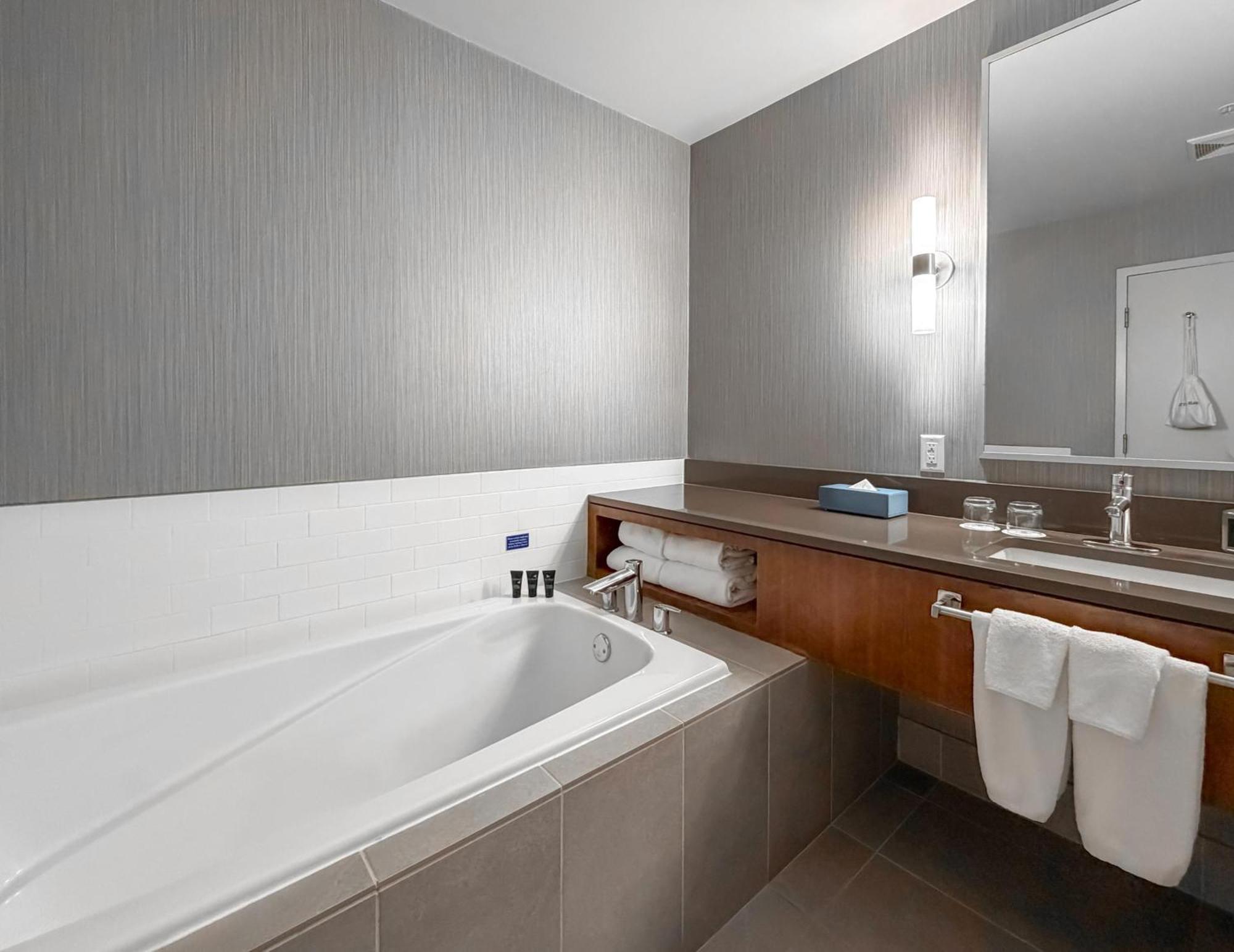 Coast Premium King Room View