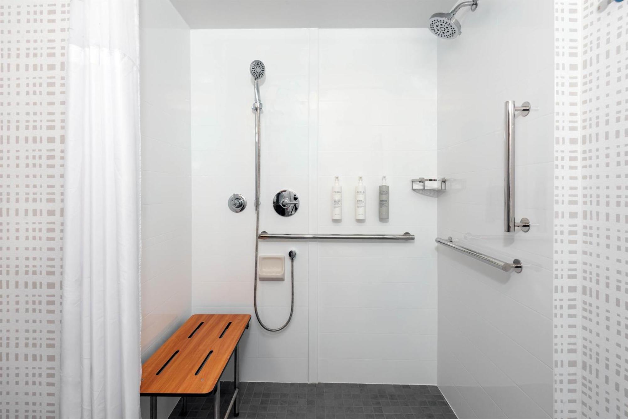 King Room with Roll-In Shower - Mobility Access/Non-Smoking