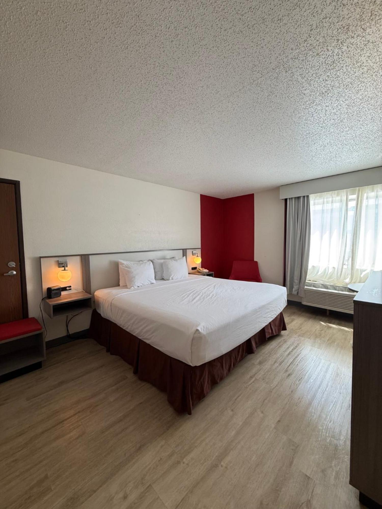 King Room - Non-Smoking
