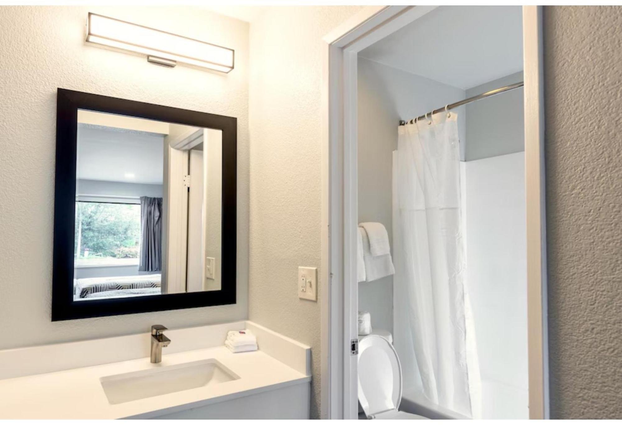 2 Full Beds Non-Smoking Microwave or Fridge Flat screen TV