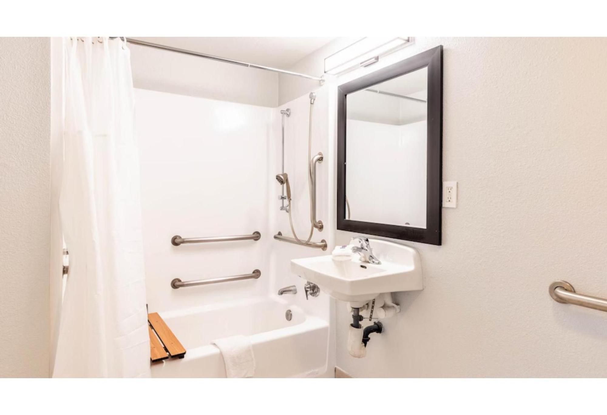 1 Full Bed Disability Access Microwave or Fridge Flat screen TV