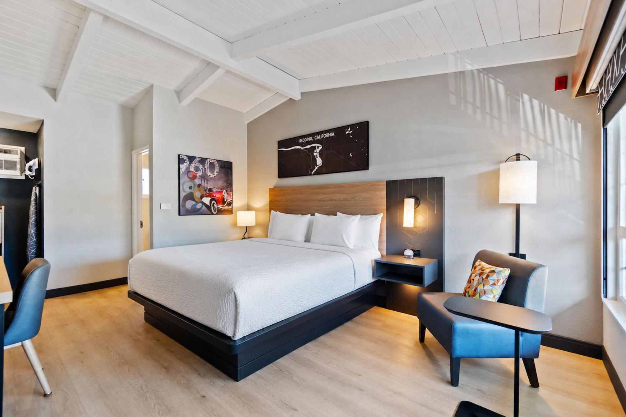Deluxe King Room