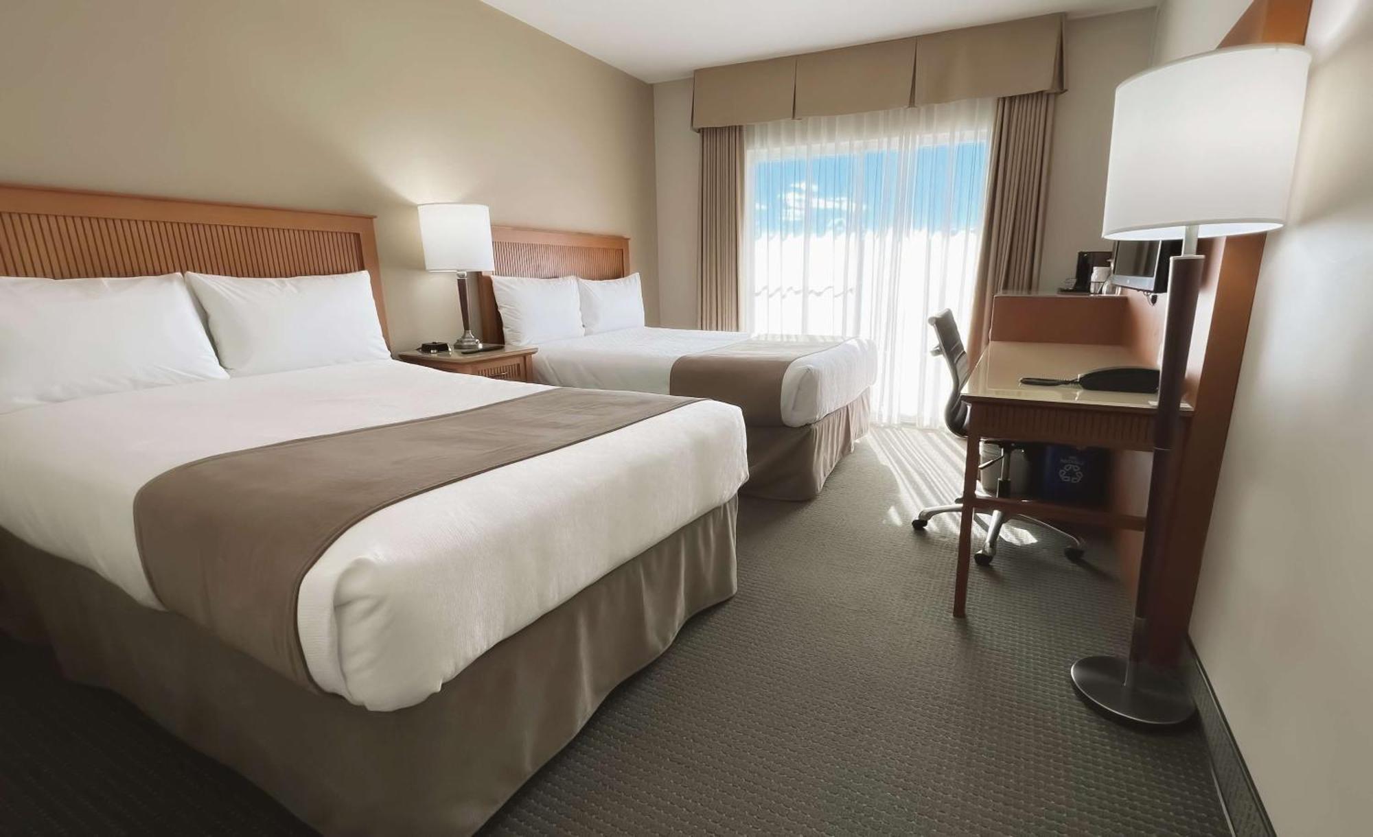 Coast Comfort Room Two Double Beds