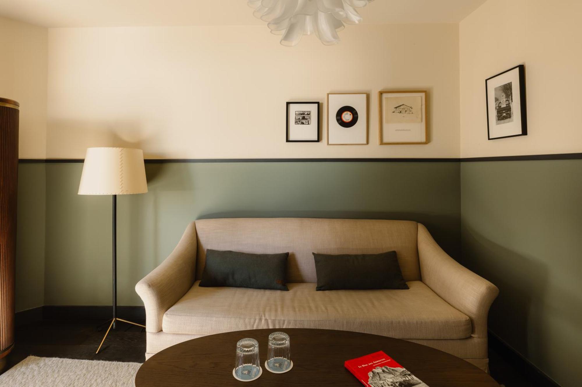 Privilege Family Room Village View