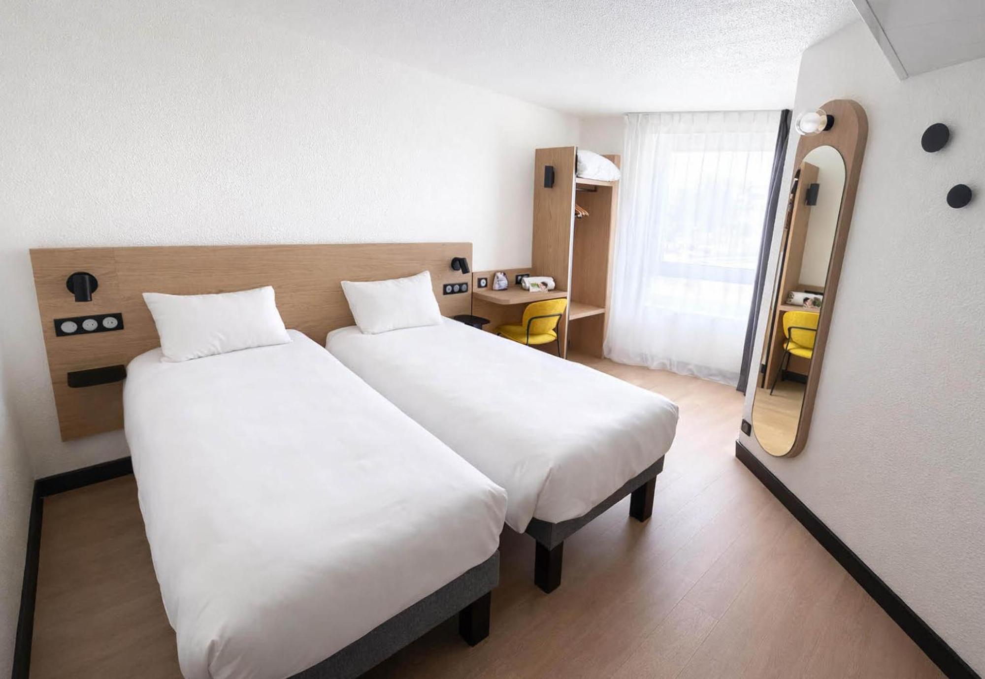 Twin Room,1772111921:JPEG