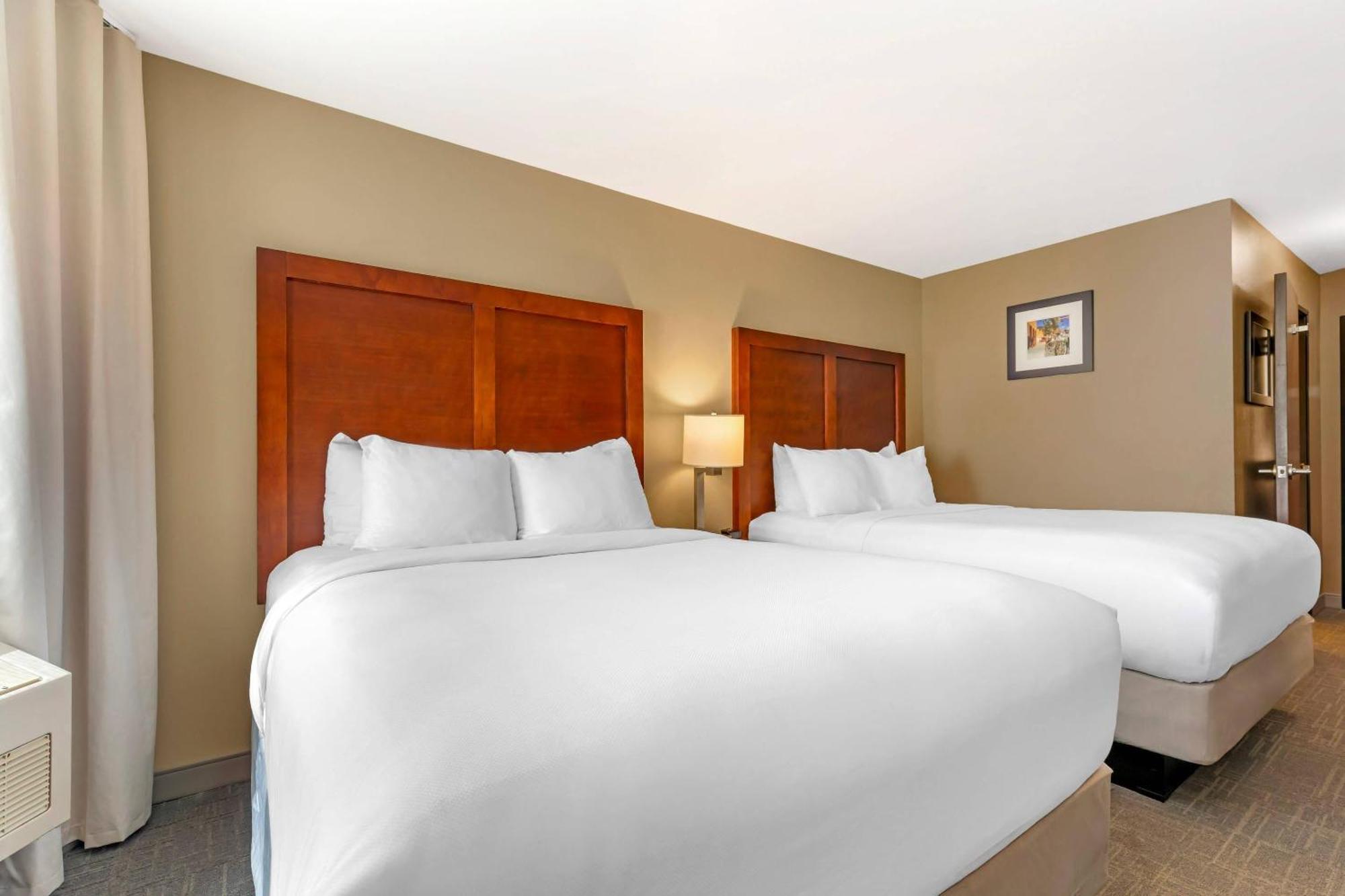Queen Room Two Queen Beds Non-Smoking