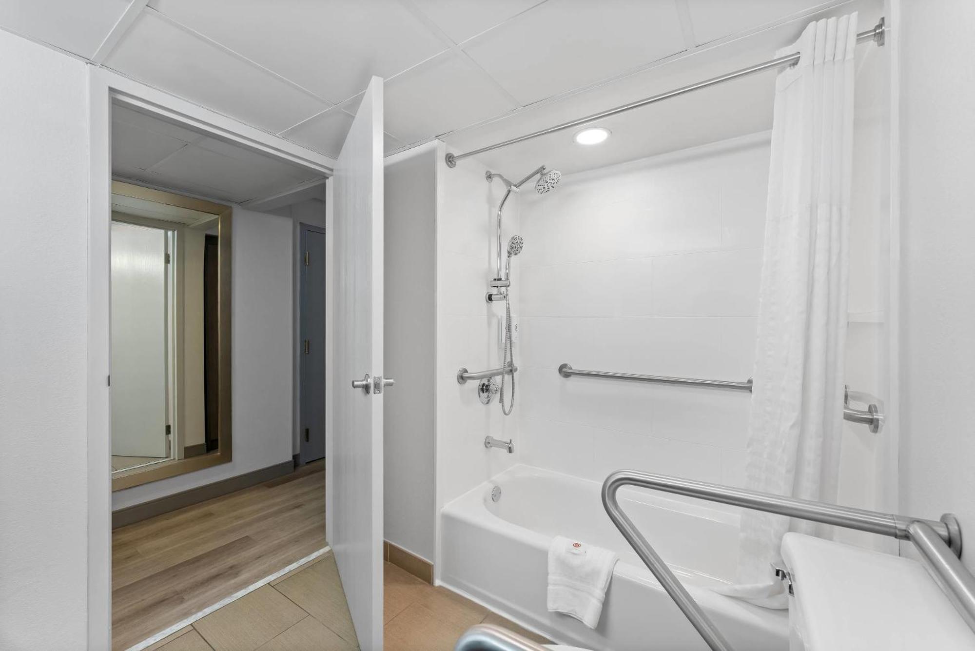 King Suite Accessible or Non-Smoking